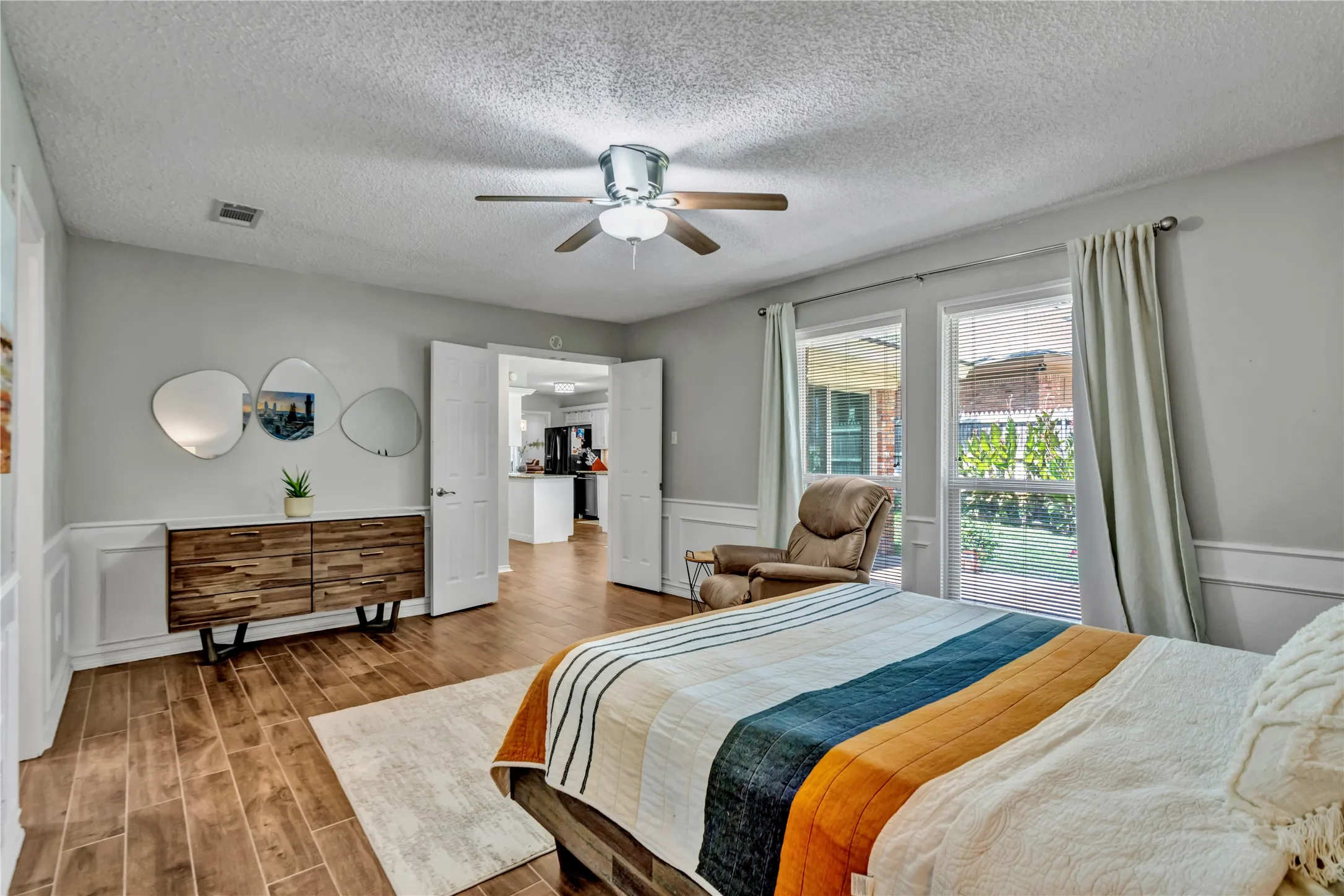 Single Family Residence For Sale in Tarrant County , 1830 Rhinevalley Drive, Arlington, Texas 76012, 3 Bedroom, 3 Bathroom, 2 Garage spaces, 2,482 Sqft, built in 1978, mls#21319167, Real Estate Agent in Arlington, Homes For Sale in Tarrant county, Homes For Sale in Arlington, Realtor in Arlington Texas, Real Estate Brokerage Independent Realty Texas, Luminita Cordes Realtor