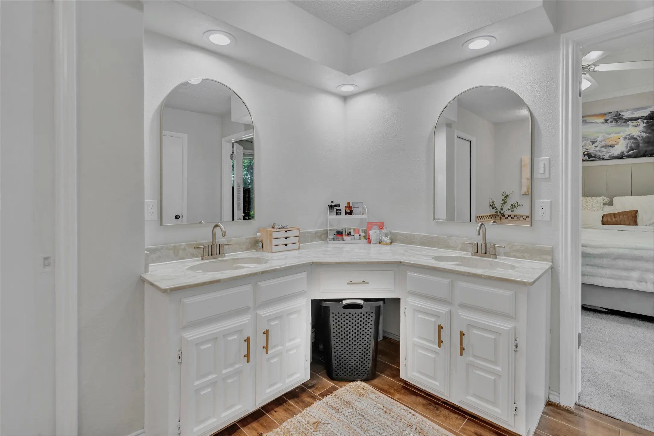 Single Family Residence For Sale in Tarrant County , 1830 Rhinevalley Drive, Arlington, Texas 76012, 3 Bedroom, 3 Bathroom, 2 Garage spaces, 2,482 Sqft, built in 1978, mls#21319167, Real Estate Agent in Arlington, Homes For Sale in Tarrant county, Homes For Sale in Arlington, Realtor in Arlington Texas, Real Estate Brokerage Independent Realty Texas, Luminita Cordes Realtor