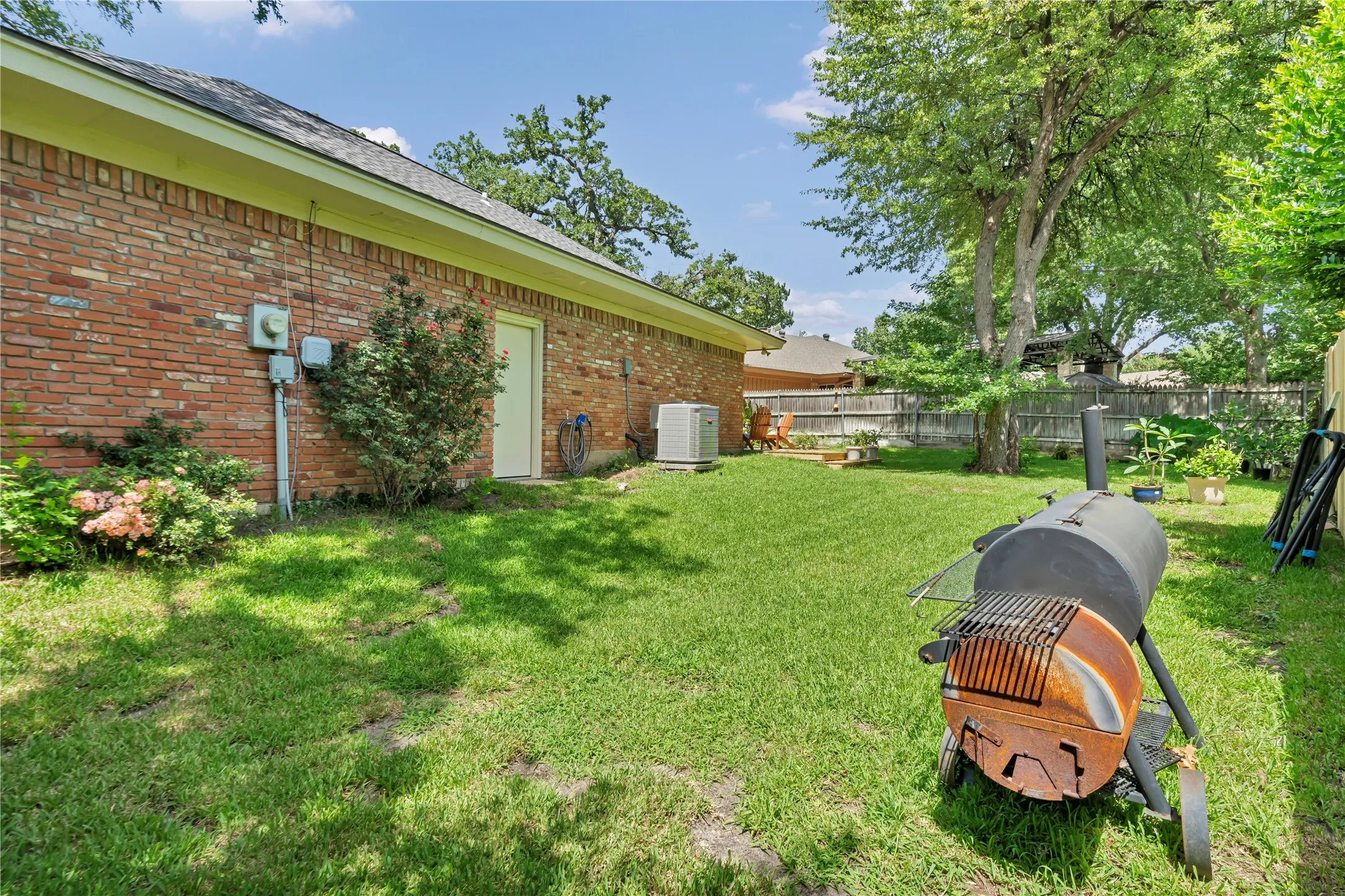 View of the full backyard