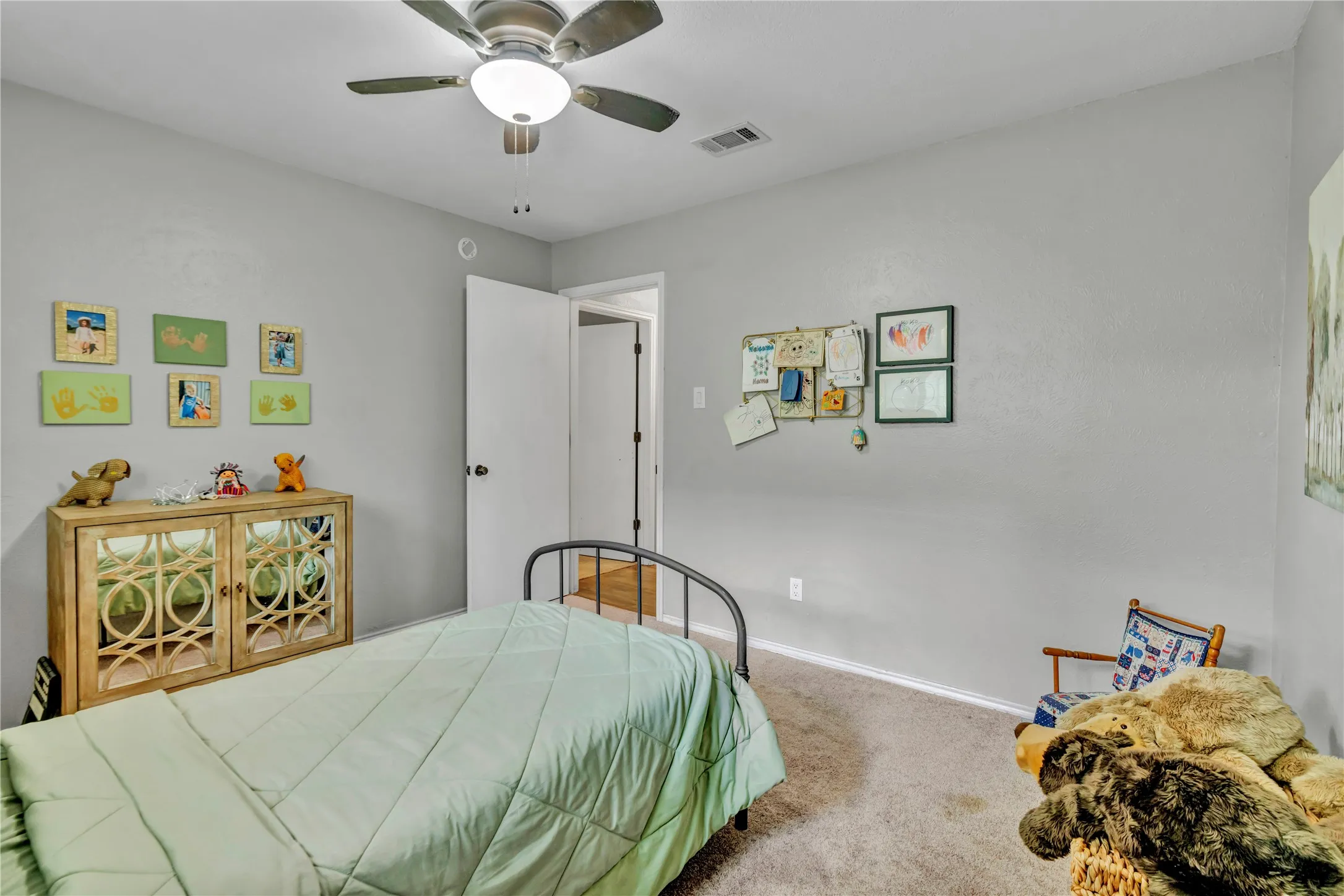Single Family Residence For Sale in Tarrant County , 1830 Rhinevalley Drive, Arlington, Texas 76012, 3 Bedroom, 3 Bathroom, 2 Garage spaces, 2,482 Sqft, built in 1978, mls#21319167, Real Estate Agent in Arlington, Homes For Sale in Tarrant county, Homes For Sale in Arlington, Realtor in Arlington Texas, Real Estate Brokerage Independent Realty Texas, Luminita Cordes Realtor