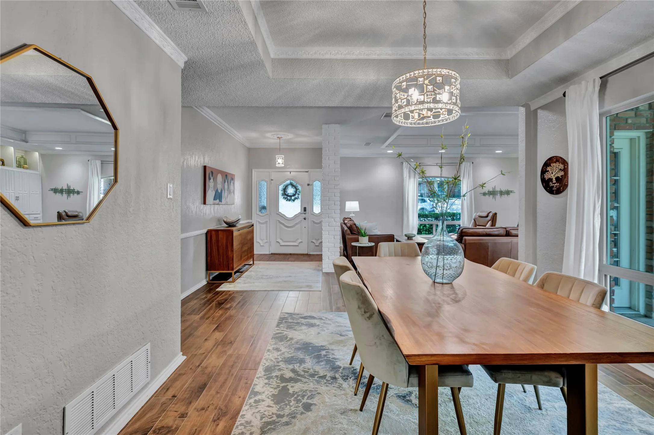 Single Family Residence For Sale in Tarrant County , 1830 Rhinevalley Drive, Arlington, Texas 76012, 3 Bedroom, 3 Bathroom, 2 Garage spaces, 2,482 Sqft, built in 1978, mls#21319167, Real Estate Agent in Arlington, Homes For Sale in Tarrant county, Homes For Sale in Arlington, Realtor in Arlington Texas, Real Estate Brokerage Independent Realty Texas, Luminita Cordes Realtor