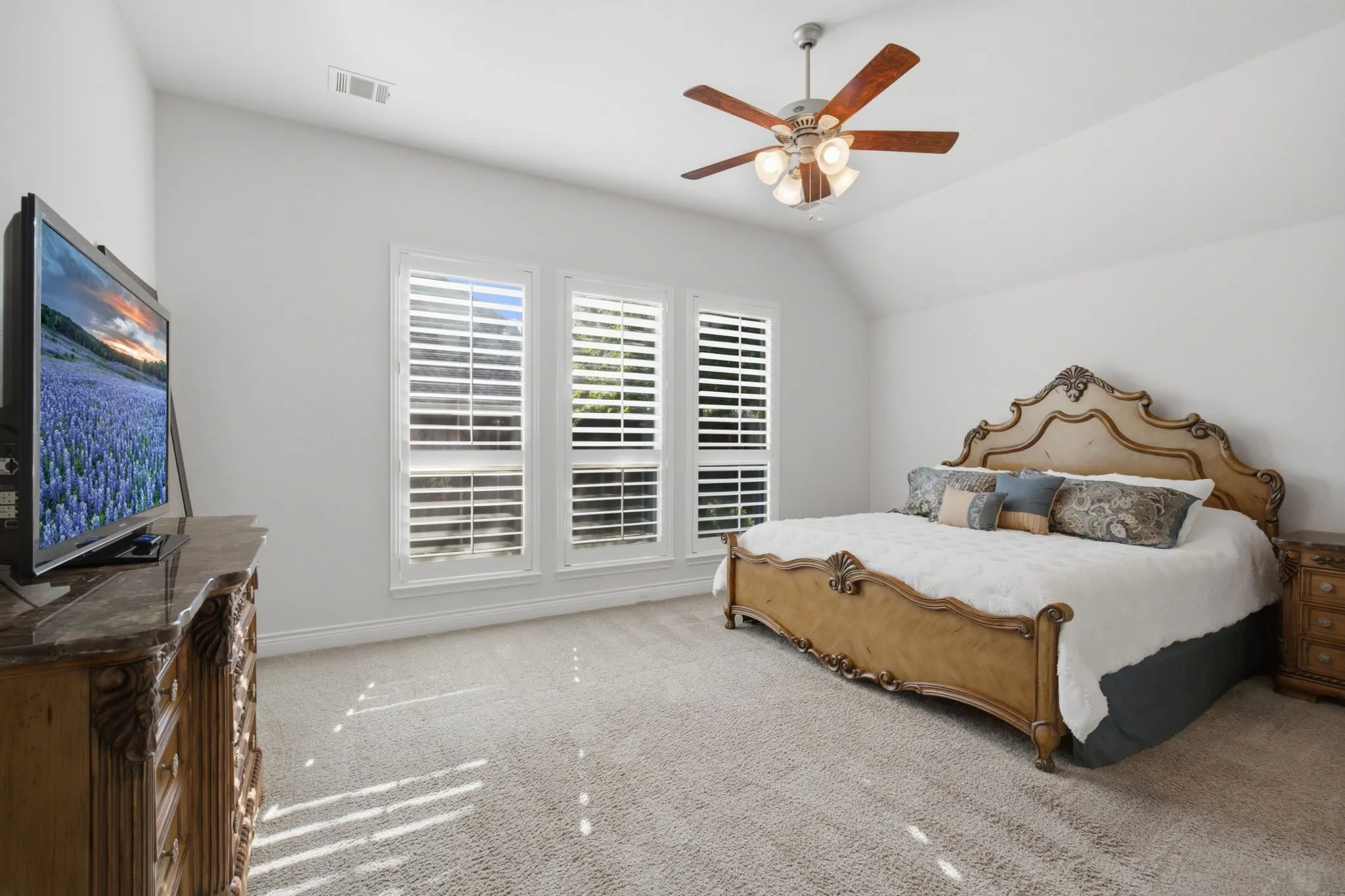 Single Family Residence For Sale in Collin County , 8612 Backwater Bay Cove, Mc Kinney, Texas 75071, 4 Bedroom, 3 Bathroom, 2 Garage spaces, 2,544 Sqft, built in 2018, mls#21320916, Real Estate Agent in Mc Kinney, Homes For Sale in Collin county, Homes For Sale in Mc Kinney, Realtor in Mc Kinney Texas, Real Estate Brokerage Independent Realty Texas, Luminita Cordes Realtor