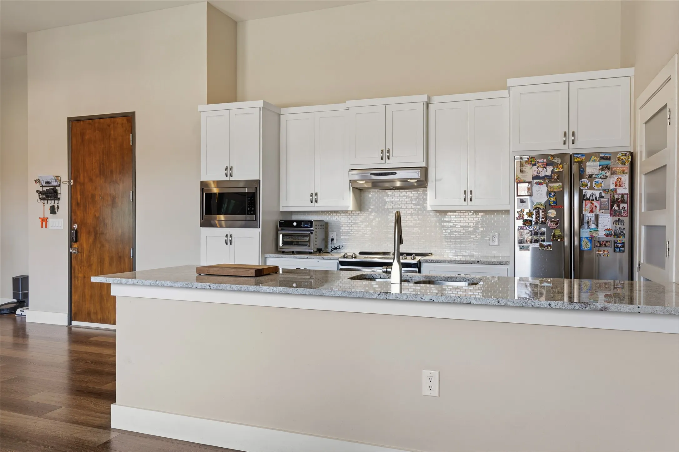 Condominium For Sale in Dallas County , 2502 Live Oak Street 235, Dallas, Texas 75204, 2 Bedroom, 2 Bathroom, 2 Garage spaces, 1,398 Sqft, built in 1998, mls#21320989, Real Estate Agent in Dallas, Homes For Sale in Dallas county, Homes For Sale in Dallas, Realtor in Dallas Texas, Real Estate Brokerage Independent Realty Texas, Luminita Cordes Realtor