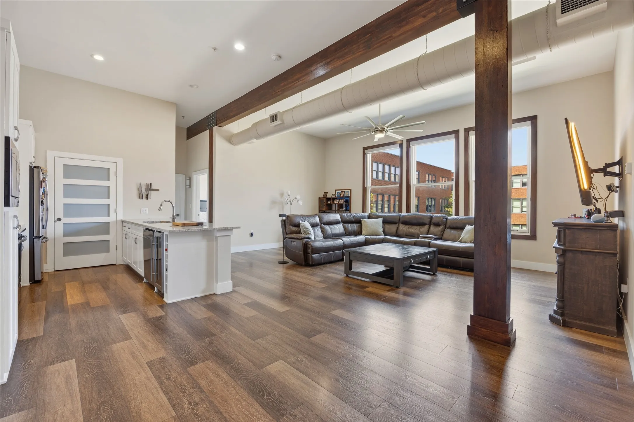 Condominium For Sale in Dallas County , 2502 Live Oak Street 235, Dallas, Texas 75204, 2 Bedroom, 2 Bathroom, 2 Garage spaces, 1,398 Sqft, built in 1998, mls#21320989, Real Estate Agent in Dallas, Homes For Sale in Dallas county, Homes For Sale in Dallas, Realtor in Dallas Texas, Real Estate Brokerage Independent Realty Texas, Luminita Cordes Realtor