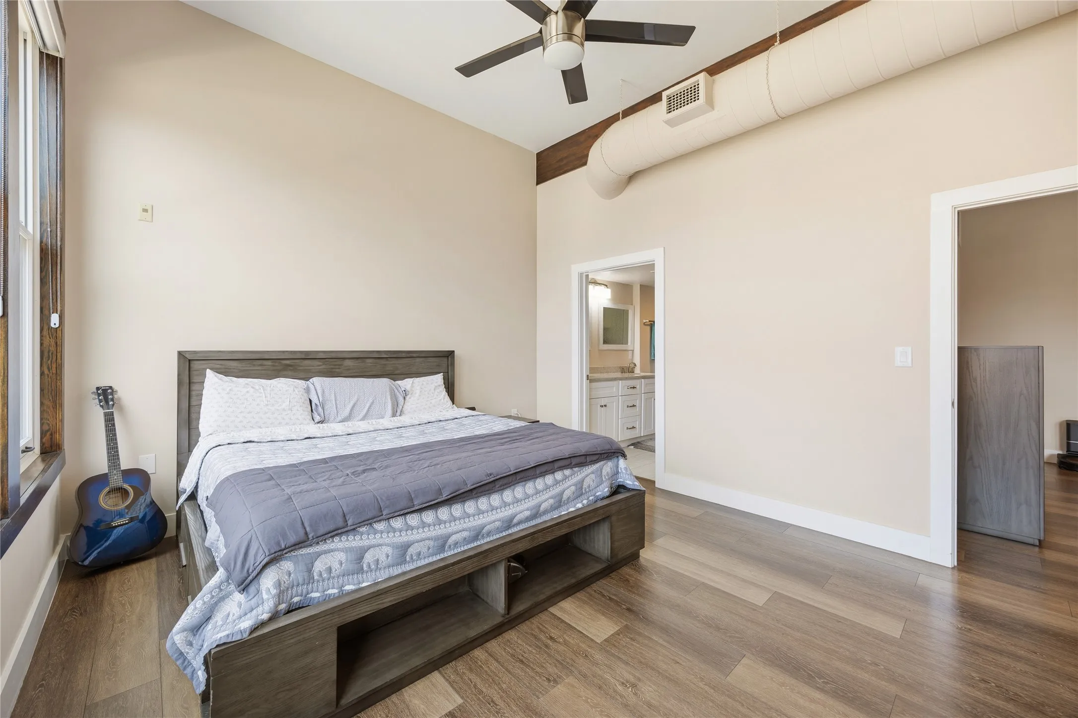 Condominium For Sale in Dallas County , 2502 Live Oak Street 235, Dallas, Texas 75204, 2 Bedroom, 2 Bathroom, 2 Garage spaces, 1,398 Sqft, built in 1998, mls#21320989, Real Estate Agent in Dallas, Homes For Sale in Dallas county, Homes For Sale in Dallas, Realtor in Dallas Texas, Real Estate Brokerage Independent Realty Texas, Luminita Cordes Realtor