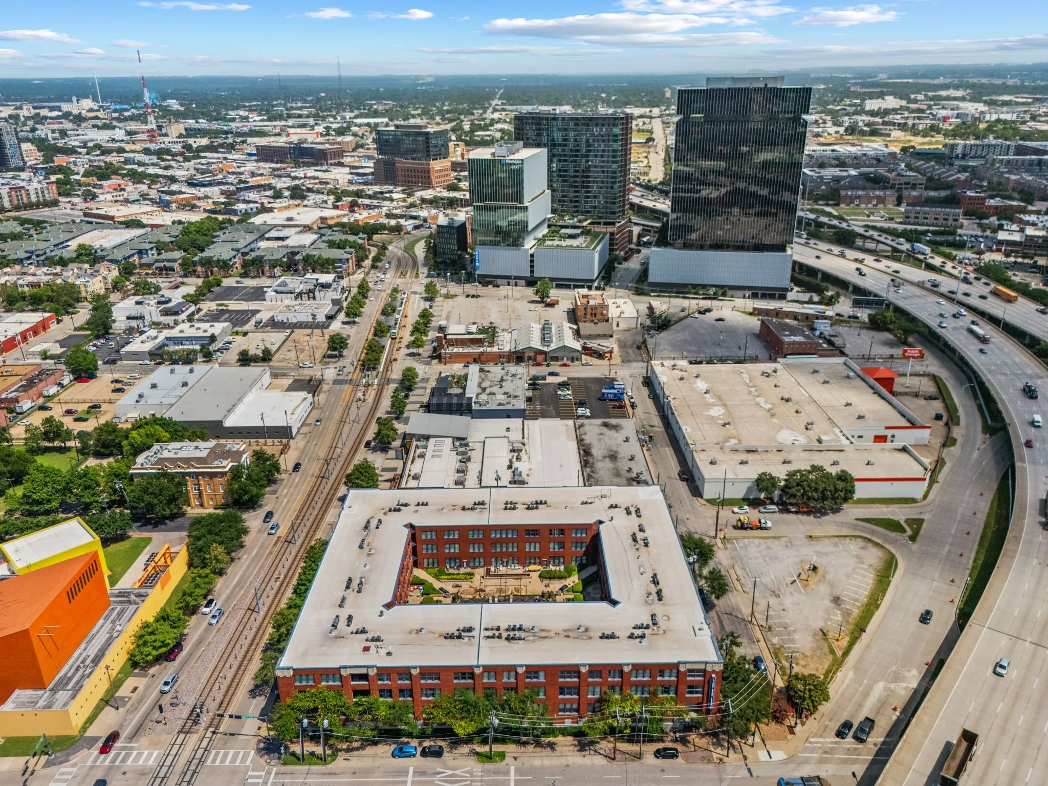 Condominium For Sale in Dallas County , 2502 Live Oak Street 235, Dallas, Texas 75204, 2 Bedroom, 2 Bathroom, 2 Garage spaces, 1,398 Sqft, built in 1998, mls#21320989, Real Estate Agent in Dallas, Homes For Sale in Dallas county, Homes For Sale in Dallas, Realtor in Dallas Texas, Real Estate Brokerage Independent Realty Texas, Luminita Cordes Realtor