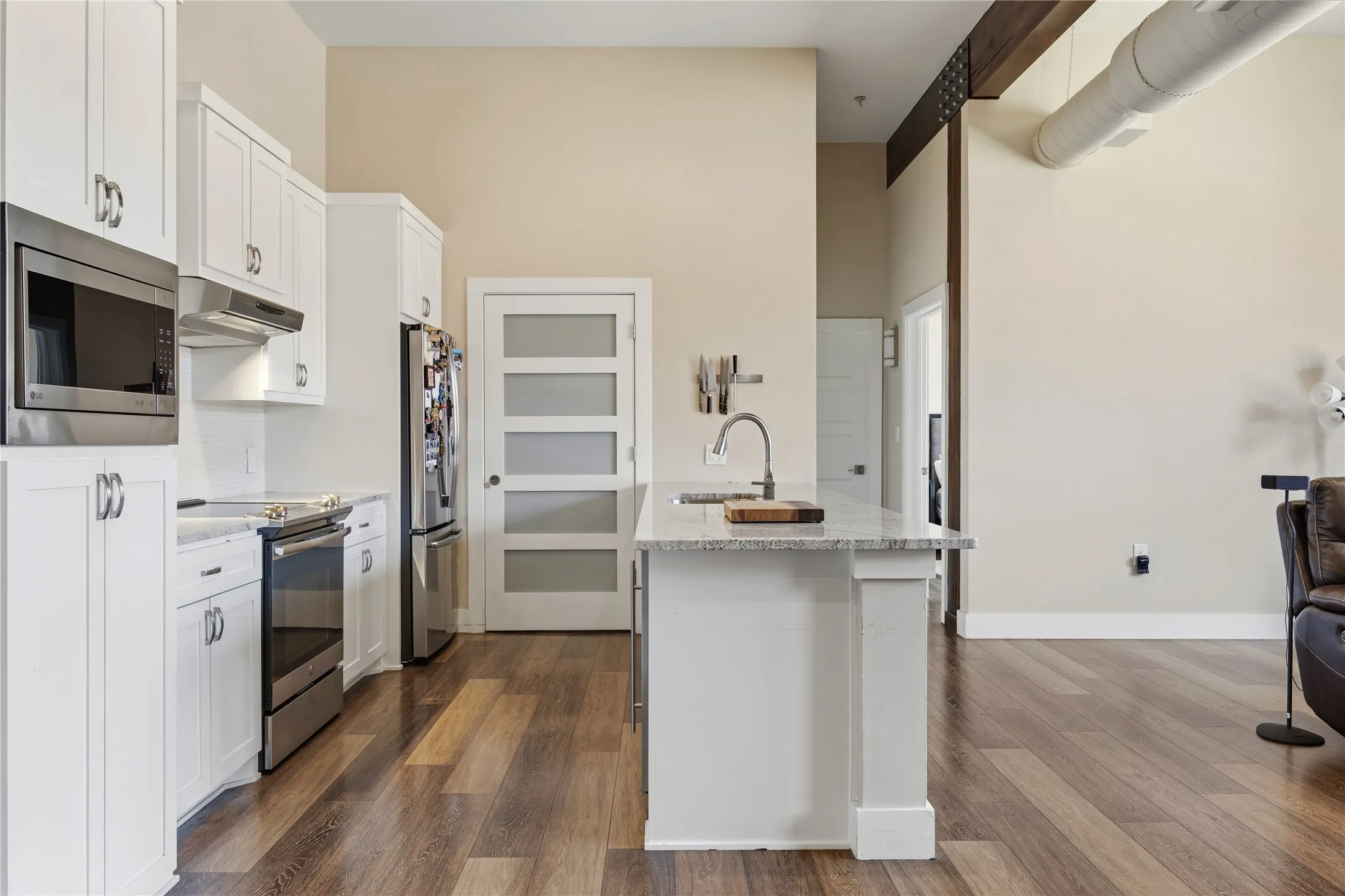 Condominium For Sale in Dallas County , 2502 Live Oak Street 235, Dallas, Texas 75204, 2 Bedroom, 2 Bathroom, 2 Garage spaces, 1,398 Sqft, built in 1998, mls#21320989, Real Estate Agent in Dallas, Homes For Sale in Dallas county, Homes For Sale in Dallas, Realtor in Dallas Texas, Real Estate Brokerage Independent Realty Texas, Luminita Cordes Realtor