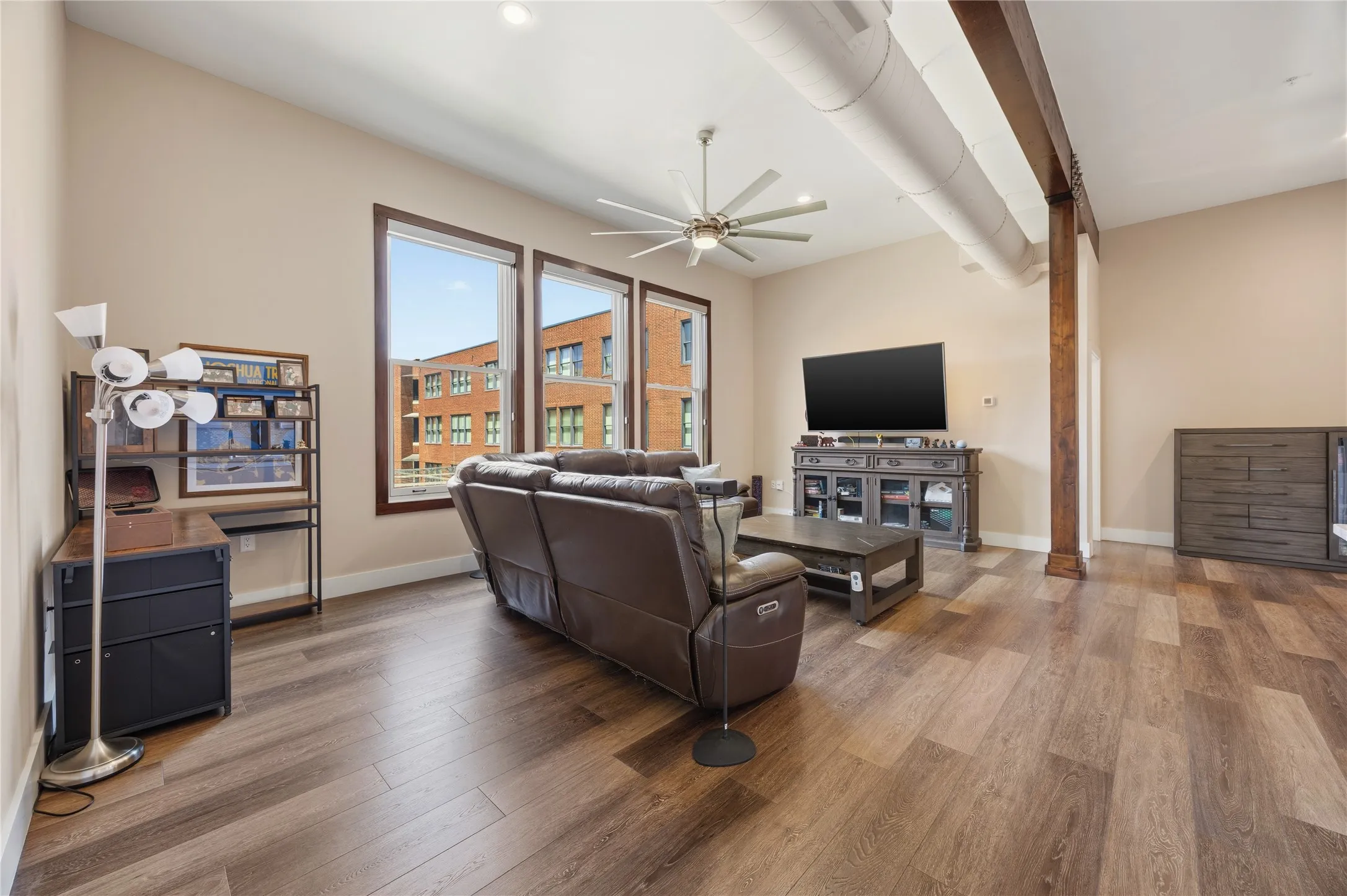 Condominium For Sale in Dallas County , 2502 Live Oak Street 235, Dallas, Texas 75204, 2 Bedroom, 2 Bathroom, 2 Garage spaces, 1,398 Sqft, built in 1998, mls#21320989, Real Estate Agent in Dallas, Homes For Sale in Dallas county, Homes For Sale in Dallas, Realtor in Dallas Texas, Real Estate Brokerage Independent Realty Texas, Luminita Cordes Realtor