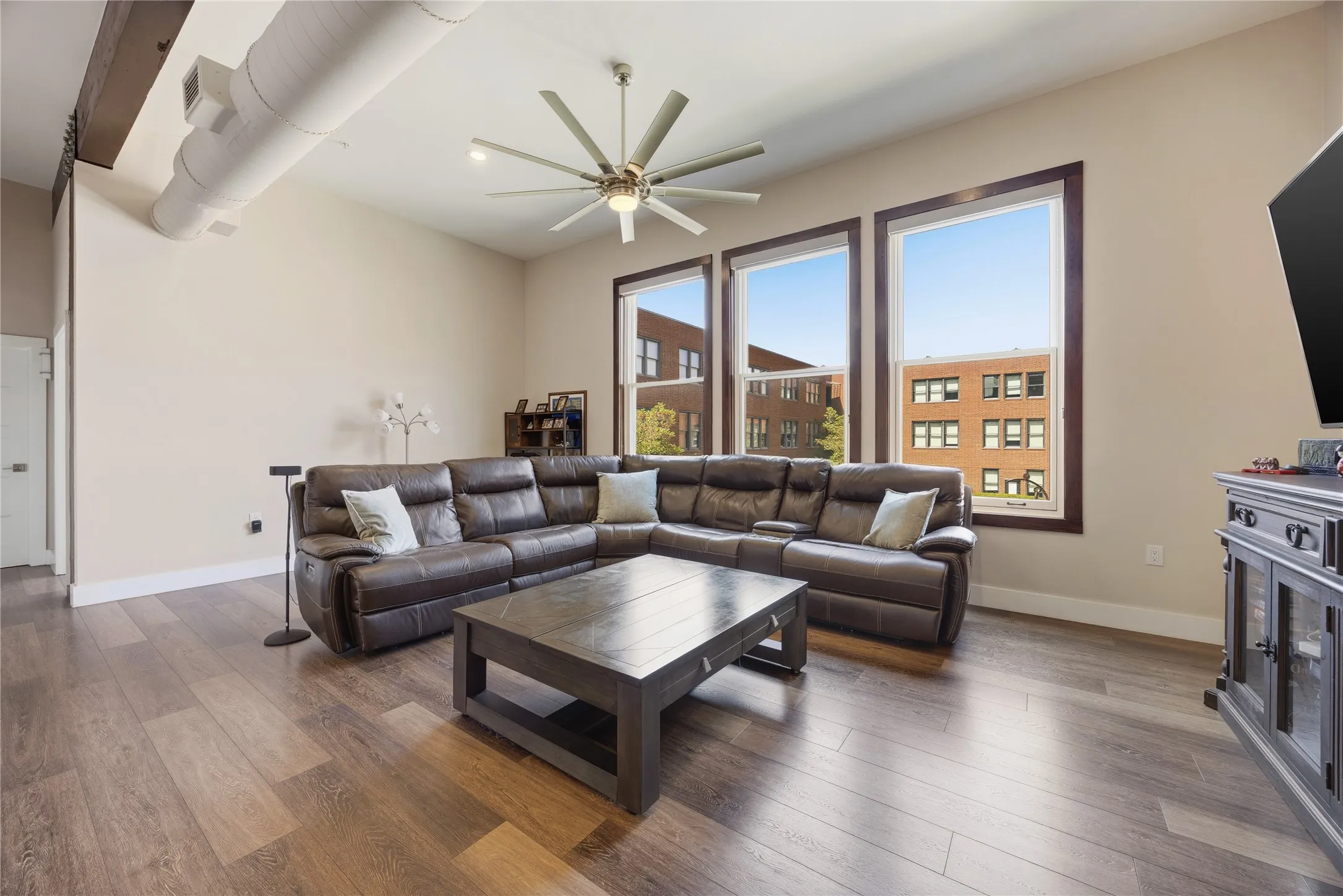 Condominium For Sale in Dallas County , 2502 Live Oak Street 235, Dallas, Texas 75204, 2 Bedroom, 2 Bathroom, 2 Garage spaces, 1,398 Sqft, built in 1998, mls#21320989, Real Estate Agent in Dallas, Homes For Sale in Dallas county, Homes For Sale in Dallas, Realtor in Dallas Texas, Real Estate Brokerage Independent Realty Texas, Luminita Cordes Realtor