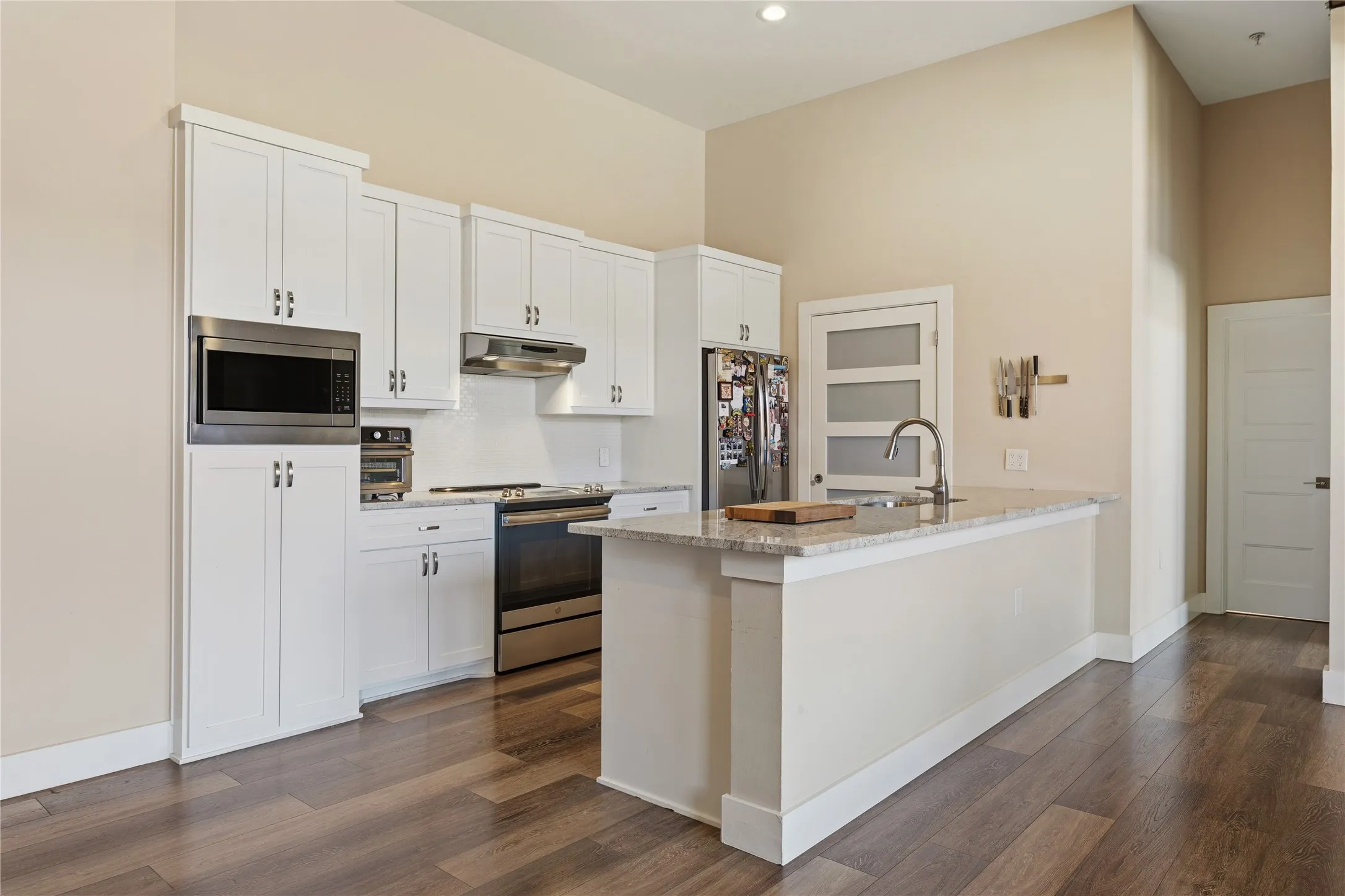 Condominium For Sale in Dallas County , 2502 Live Oak Street 235, Dallas, Texas 75204, 2 Bedroom, 2 Bathroom, 2 Garage spaces, 1,398 Sqft, built in 1998, mls#21320989, Real Estate Agent in Dallas, Homes For Sale in Dallas county, Homes For Sale in Dallas, Realtor in Dallas Texas, Real Estate Brokerage Independent Realty Texas, Luminita Cordes Realtor