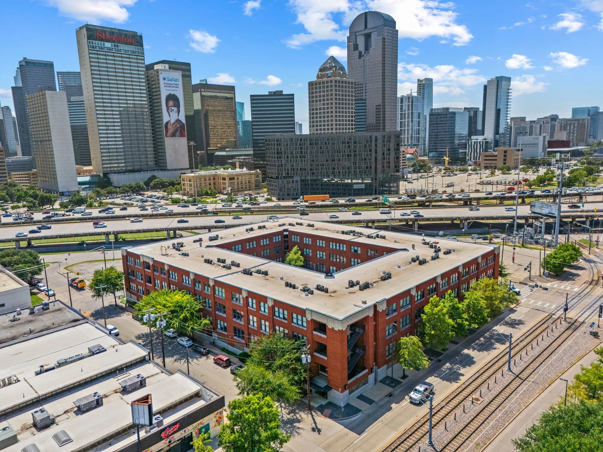 Condominium For Sale in Dallas County , 2502 Live Oak Street 235, Dallas, Texas 75204, 2 Bedroom, 2 Bathroom, 2 Garage spaces, 1,398 Sqft, built in 1998, mls#21320989, Real Estate Agent in Dallas, Homes For Sale in Dallas county, Homes For Sale in Dallas, Realtor in Dallas Texas, Real Estate Brokerage Independent Realty Texas, Luminita Cordes Realtor