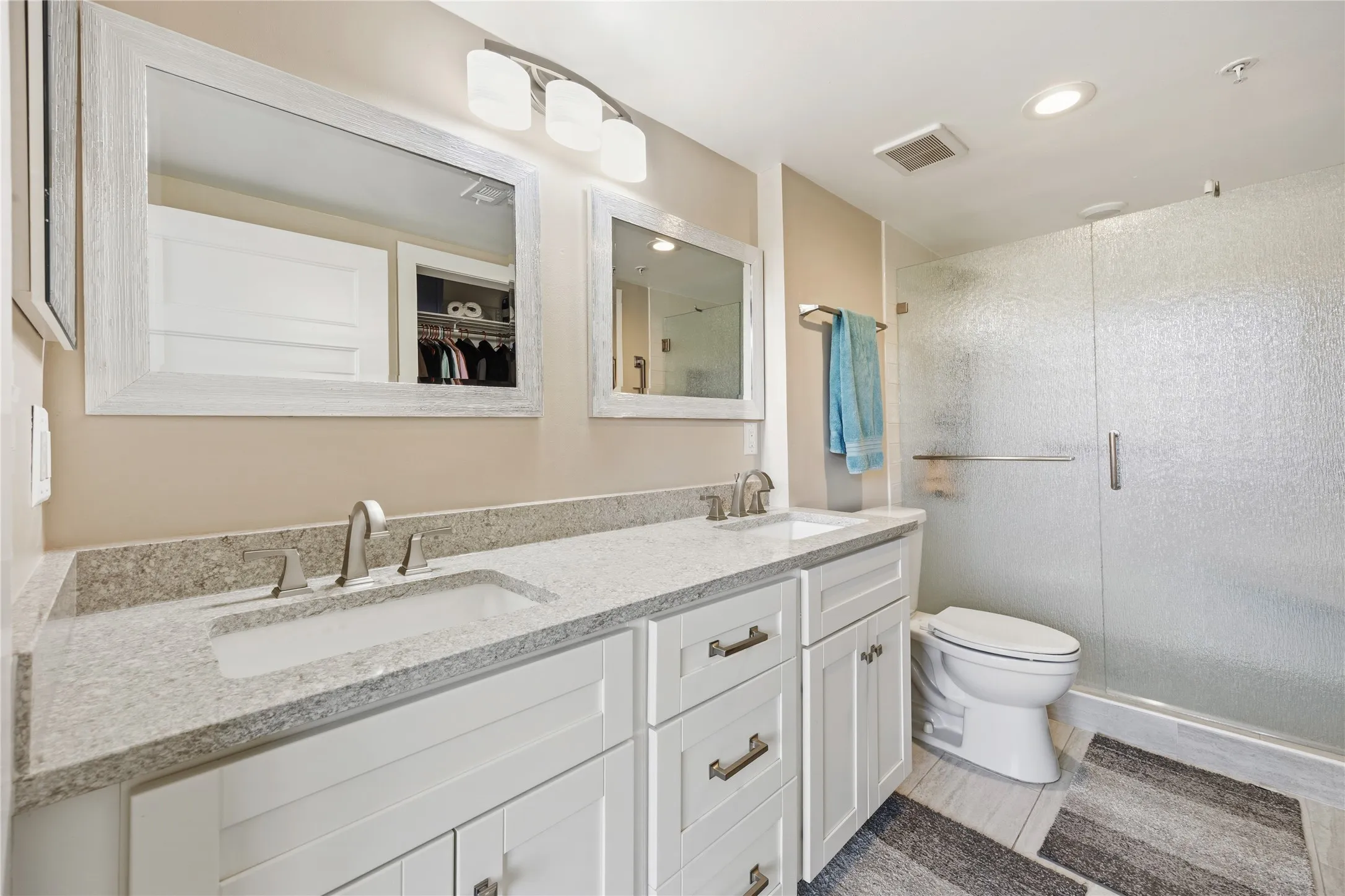 Condominium For Sale in Dallas County , 2502 Live Oak Street 235, Dallas, Texas 75204, 2 Bedroom, 2 Bathroom, 2 Garage spaces, 1,398 Sqft, built in 1998, mls#21320989, Real Estate Agent in Dallas, Homes For Sale in Dallas county, Homes For Sale in Dallas, Realtor in Dallas Texas, Real Estate Brokerage Independent Realty Texas, Luminita Cordes Realtor