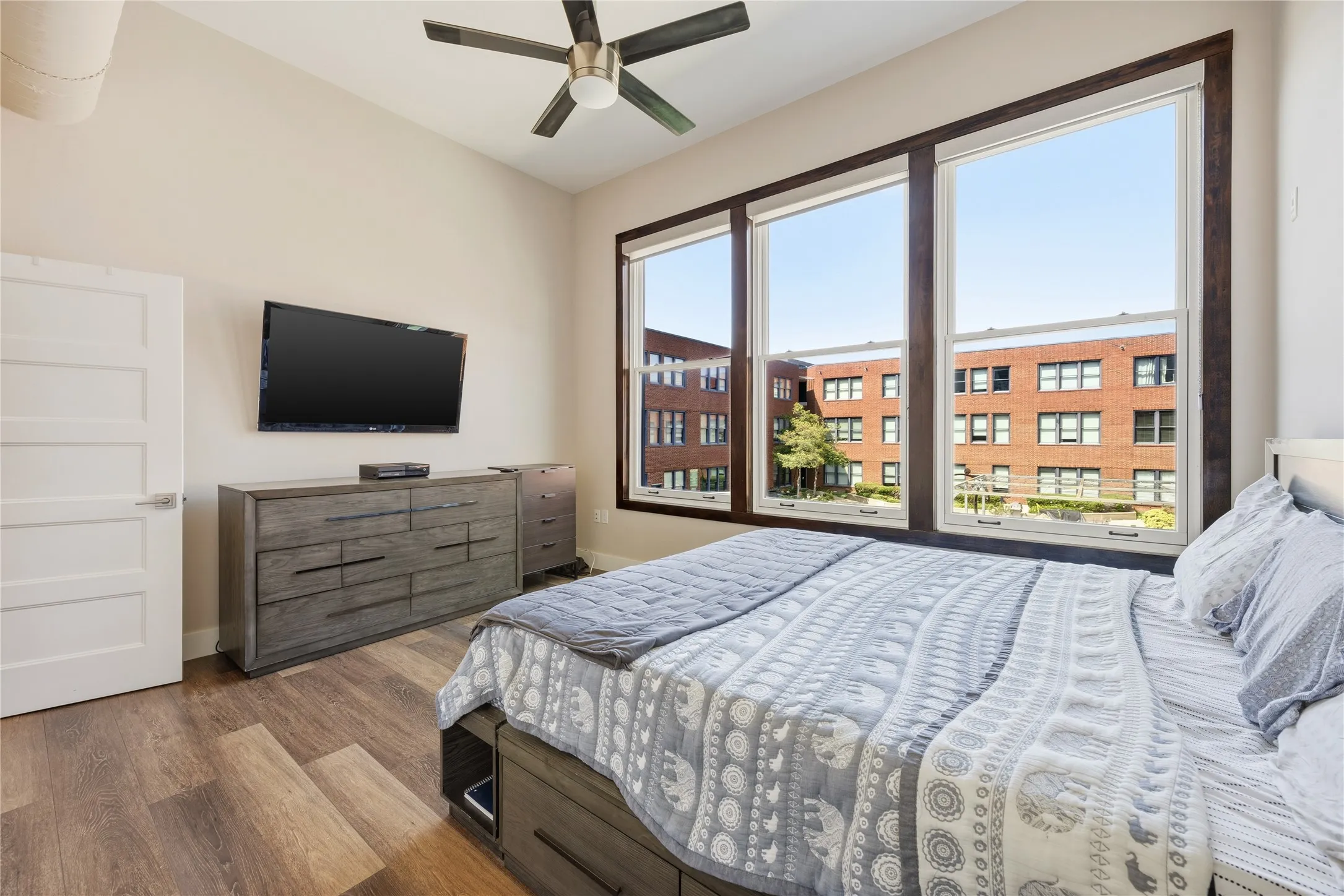 Condominium For Sale in Dallas County , 2502 Live Oak Street 235, Dallas, Texas 75204, 2 Bedroom, 2 Bathroom, 2 Garage spaces, 1,398 Sqft, built in 1998, mls#21320989, Real Estate Agent in Dallas, Homes For Sale in Dallas county, Homes For Sale in Dallas, Realtor in Dallas Texas, Real Estate Brokerage Independent Realty Texas, Luminita Cordes Realtor