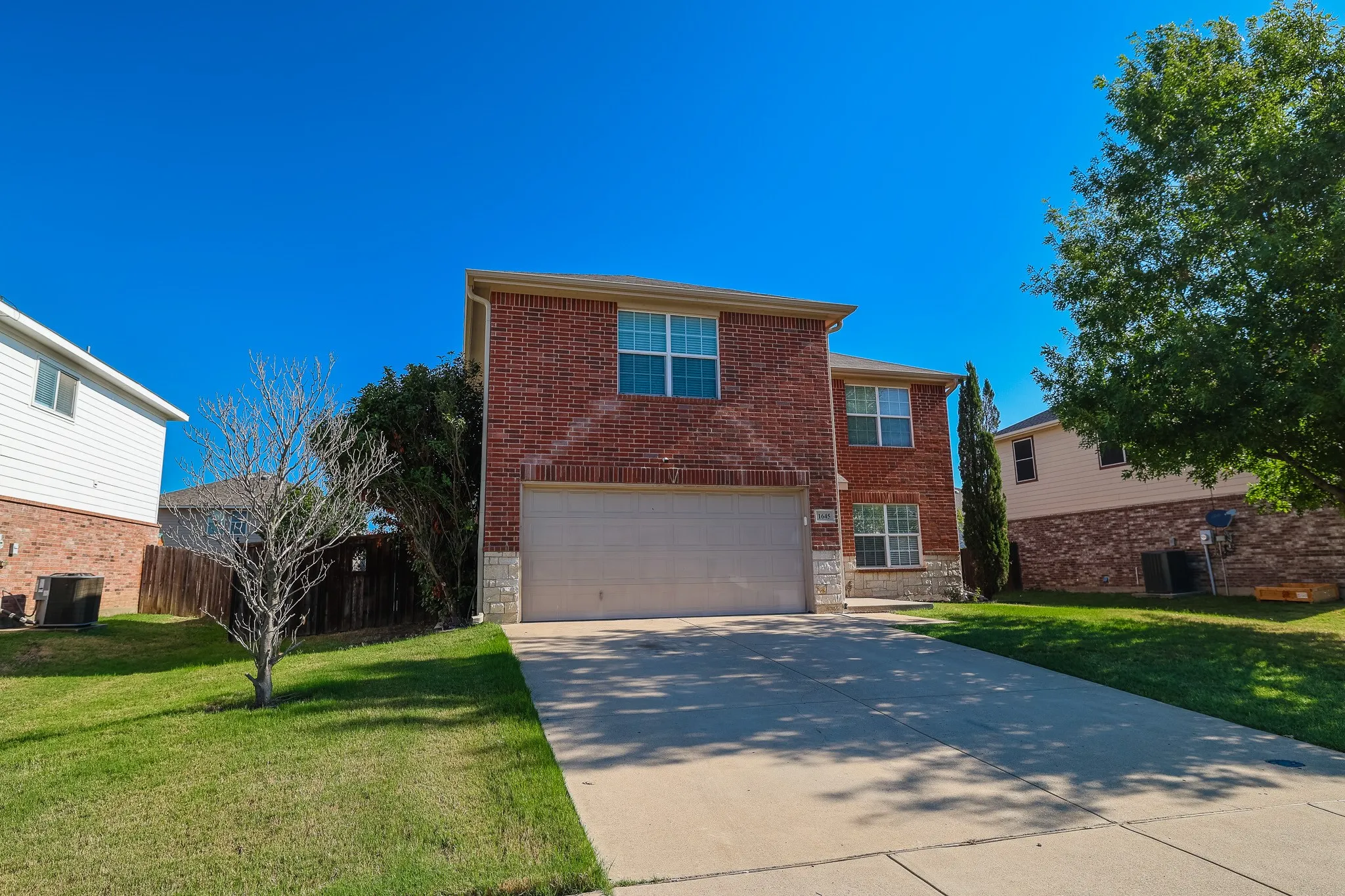 Single Family Residence For Rent in Denton County , 1645 Dream Catcher Way, Krum, Texas 76249, 3 Bedrooms, 2 Bathrooms, 2 Garage spaces, 2,024 Sqft, built in 2009, Price $2,100, mls#21320967, Real Estate Agent in Krum, Homes For Rent in Denton county, Homes For Rent in Krum, Realtor in Krum Texas, Real Estate Brokerage Independent Realty Texas, Luminita Cordes Realtor
