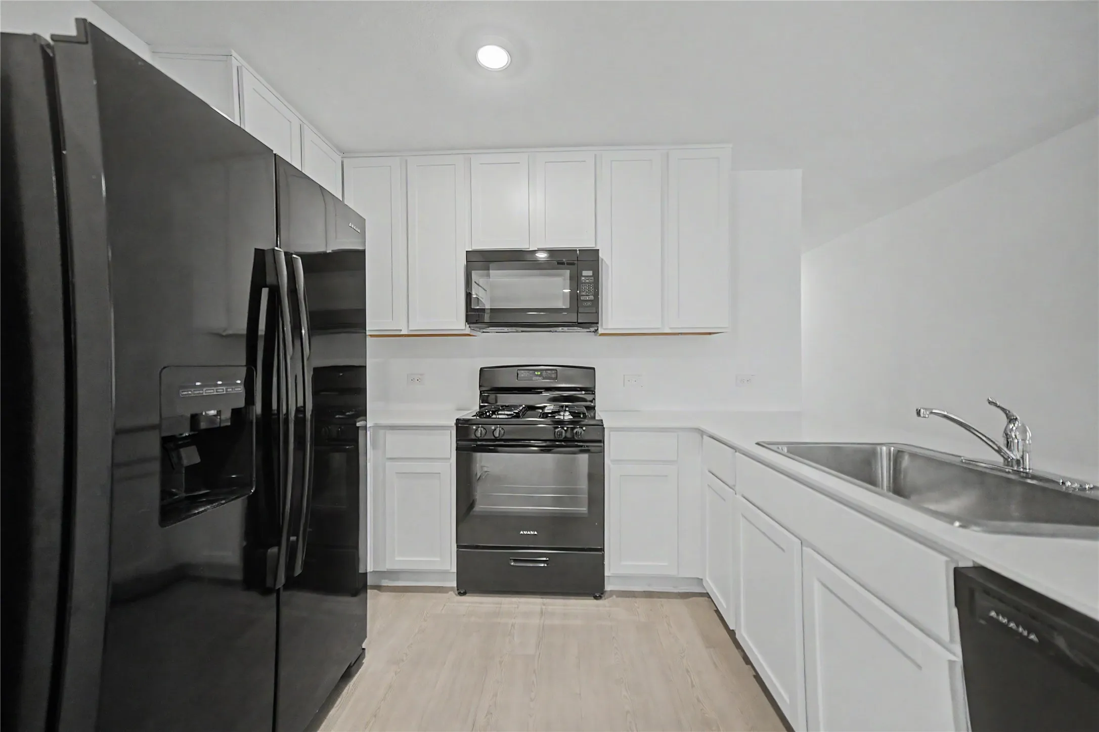 Single Family Residence For Rent in Denton County , 237 Ashbrook Street, Little Elm, Texas 75068, 3 Bedroom, 2 Bathroom, 2 Garage spaces, 1,504 Sqft, built in 2024, mls#21320998, Real Estate Agent in Little Elm, Homes For Rent in Denton county, Homes For Rent in Little Elm, Realtor in Little Elm Texas, Real Estate Brokerage Independent Realty Texas, Luminita Cordes Realtor