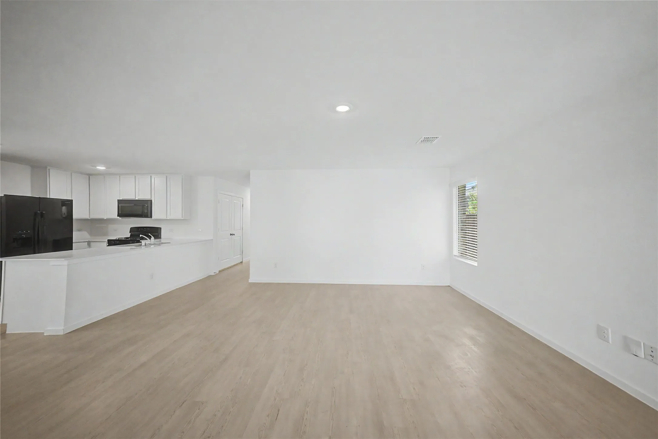 Single Family Residence For Rent in Denton County , 237 Ashbrook Street, Little Elm, Texas 75068, 3 Bedroom, 2 Bathroom, 2 Garage spaces, 1,504 Sqft, built in 2024, mls#21320998, Real Estate Agent in Little Elm, Homes For Rent in Denton county, Homes For Rent in Little Elm, Realtor in Little Elm Texas, Real Estate Brokerage Independent Realty Texas, Luminita Cordes Realtor