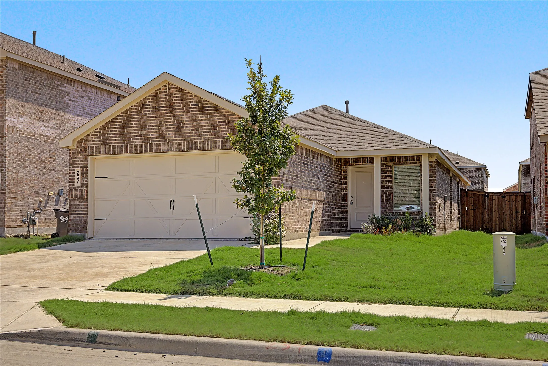 Single Family Residence For Rent in Denton County , 237 Ashbrook Street, Little Elm, Texas 75068, 3 Bedroom, 2 Bathroom, 2 Garage spaces, 1,504 Sqft, built in 2024, mls#21320998, Real Estate Agent in Little Elm, Homes For Rent in Denton county, Homes For Rent in Little Elm, Realtor in Little Elm Texas, Real Estate Brokerage Independent Realty Texas, Luminita Cordes Realtor