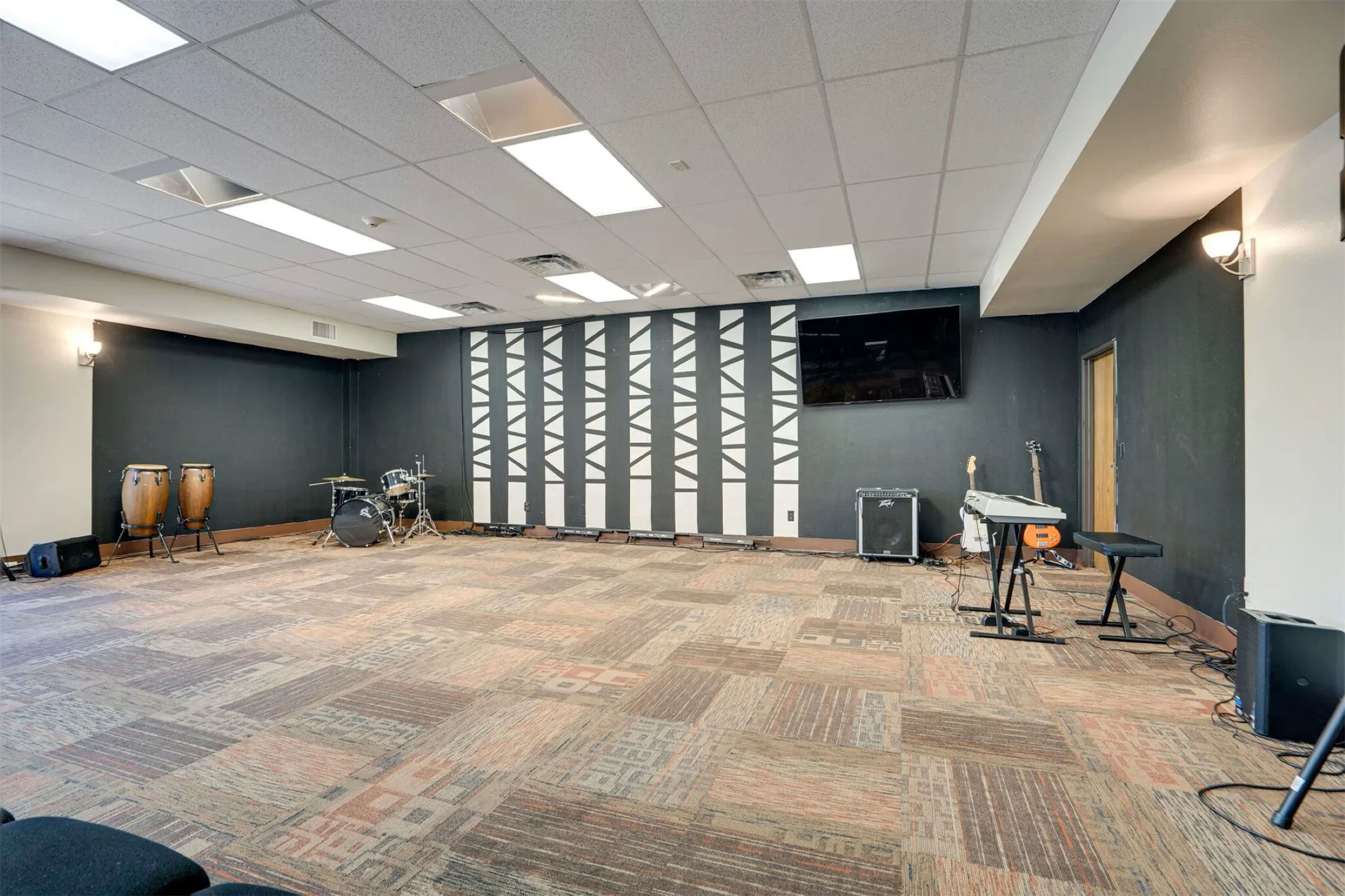 Office For Sale in Dallas County , 8855 N Stemmons Freeway, Dallas, Texas 75247, 0, 0, Garage spaces, 0 Sqft, built in 1970, Price $2,300,000, mls#21320790, Real Estate Agent in Dallas, Homes For Sale in Dallas county, Homes For Sale in Dallas, Realtor in Dallas Texas, Real Estate Brokerage Independent Realty Texas, Luminita Cordes Realtor
