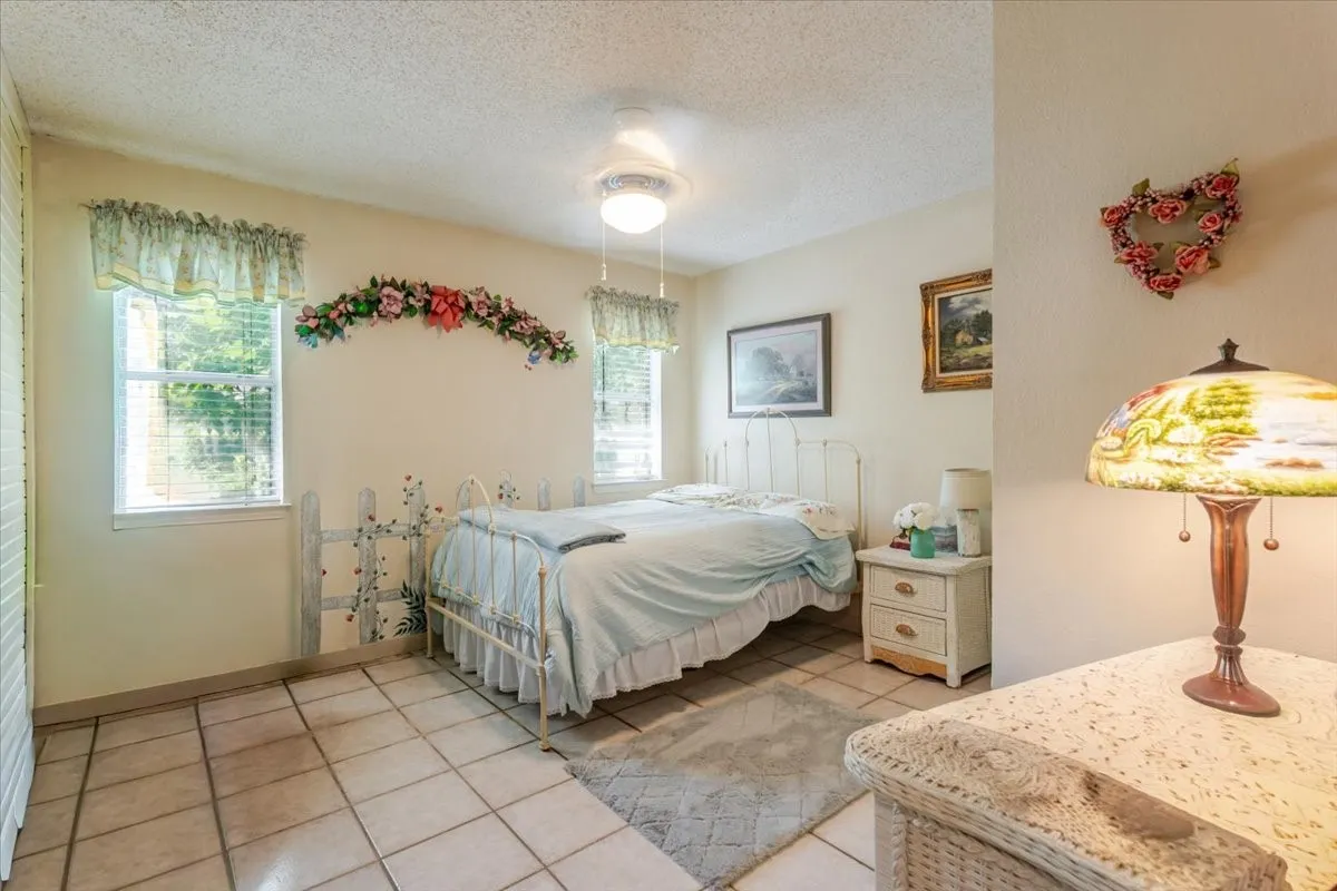 Single Family Residence For Sale in Hood County , 3908 Bandera Drive, De Cordova, Texas 76049, 3 Bedroom, 3 Bathroom, 2 Garage spaces, 1,994 Sqft, built in 1986, mls#21320948, Real Estate Agent in De Cordova, Homes For Sale in Hood county, Homes For Sale in De Cordova, Realtor in De Cordova Texas, Real Estate Brokerage Independent Realty Texas, Luminita Cordes Realtor