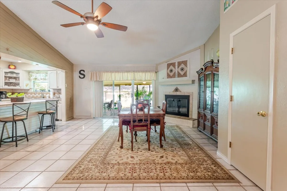 Single Family Residence For Sale in Hood County , 3908 Bandera Drive, De Cordova, Texas 76049, 3 Bedroom, 3 Bathroom, 2 Garage spaces, 1,994 Sqft, built in 1986, mls#21320948, Real Estate Agent in De Cordova, Homes For Sale in Hood county, Homes For Sale in De Cordova, Realtor in De Cordova Texas, Real Estate Brokerage Independent Realty Texas, Luminita Cordes Realtor