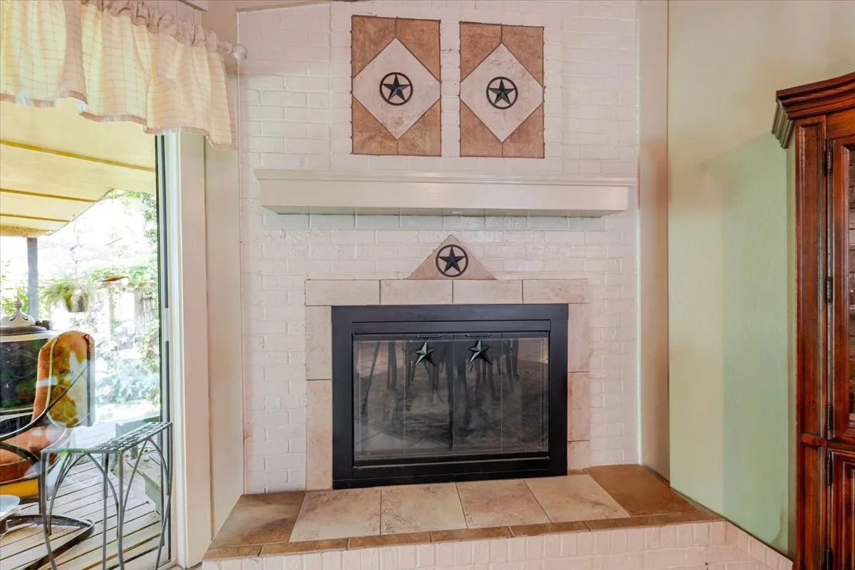 Single Family Residence For Sale in Hood County , 3908 Bandera Drive, De Cordova, Texas 76049, 3 Bedroom, 3 Bathroom, 2 Garage spaces, 1,994 Sqft, built in 1986, mls#21320948, Real Estate Agent in De Cordova, Homes For Sale in Hood county, Homes For Sale in De Cordova, Realtor in De Cordova Texas, Real Estate Brokerage Independent Realty Texas, Luminita Cordes Realtor