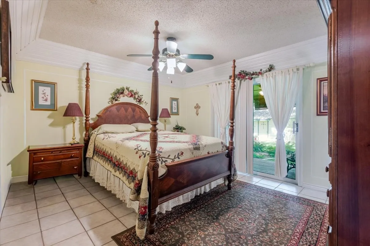 Single Family Residence For Sale in Hood County , 3908 Bandera Drive, De Cordova, Texas 76049, 3 Bedroom, 3 Bathroom, 2 Garage spaces, 1,994 Sqft, built in 1986, mls#21320948, Real Estate Agent in De Cordova, Homes For Sale in Hood county, Homes For Sale in De Cordova, Realtor in De Cordova Texas, Real Estate Brokerage Independent Realty Texas, Luminita Cordes Realtor