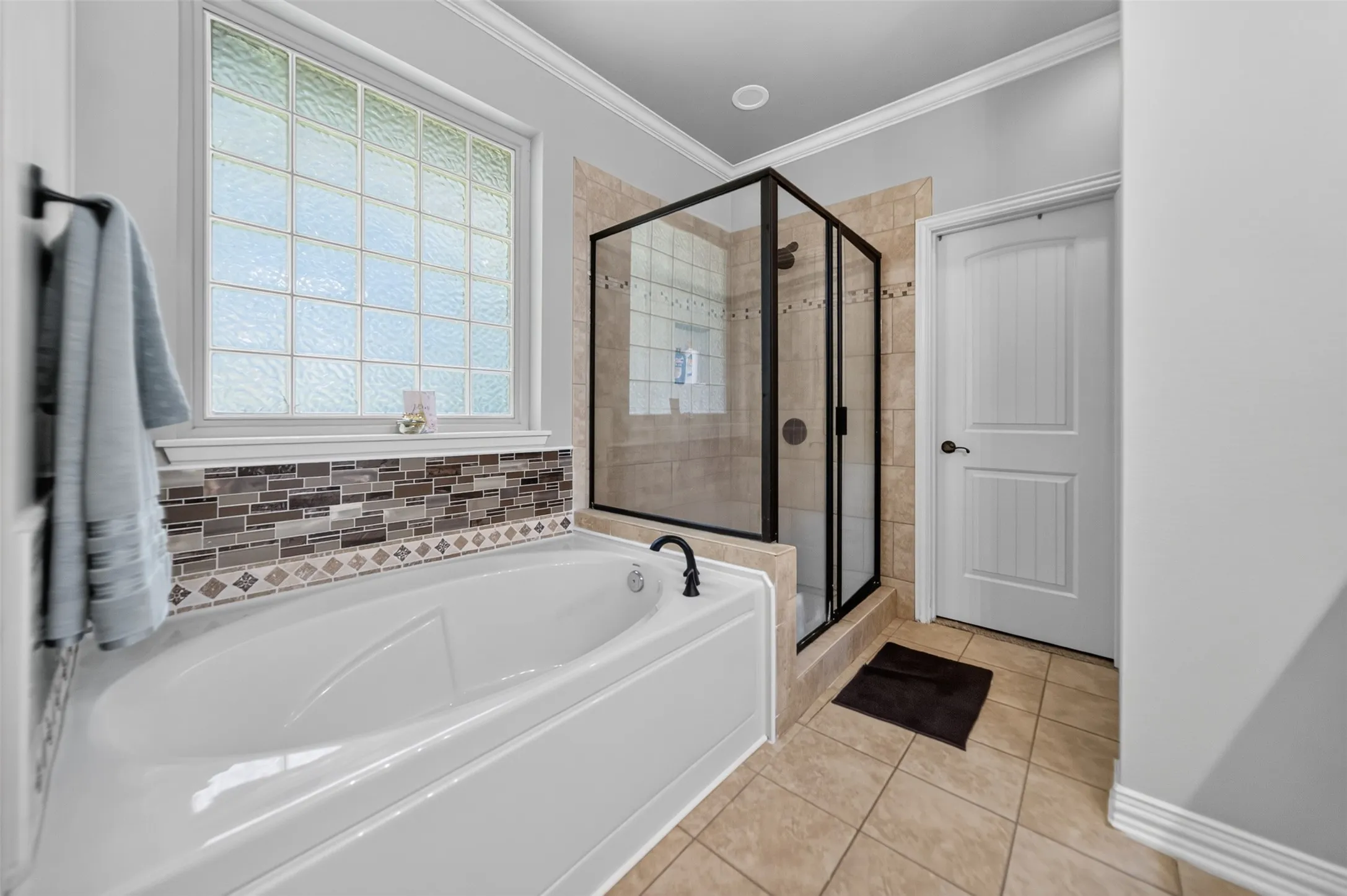 Single Family Residence For Sale in Smith County , 14317 Cedarwood Circle, Tyler, Texas 75703, 4 Bedroom, 3 Bathroom, 2 Garage spaces, 2,590 Sqft, built in 2009, mls#21320970, Real Estate Agent in Tyler, Homes For Sale in Smith county, Homes For Sale in Tyler, Realtor in Tyler Texas, Real Estate Brokerage Independent Realty Texas, Luminita Cordes Realtor