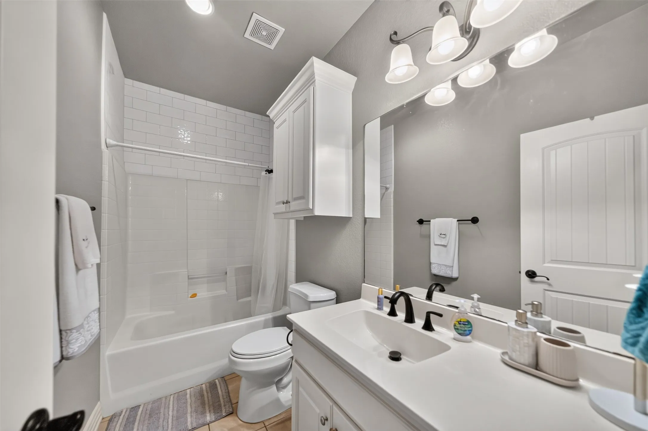 Single Family Residence For Sale in Smith County , 14317 Cedarwood Circle, Tyler, Texas 75703, 4 Bedroom, 3 Bathroom, 2 Garage spaces, 2,590 Sqft, built in 2009, mls#21320970, Real Estate Agent in Tyler, Homes For Sale in Smith county, Homes For Sale in Tyler, Realtor in Tyler Texas, Real Estate Brokerage Independent Realty Texas, Luminita Cordes Realtor