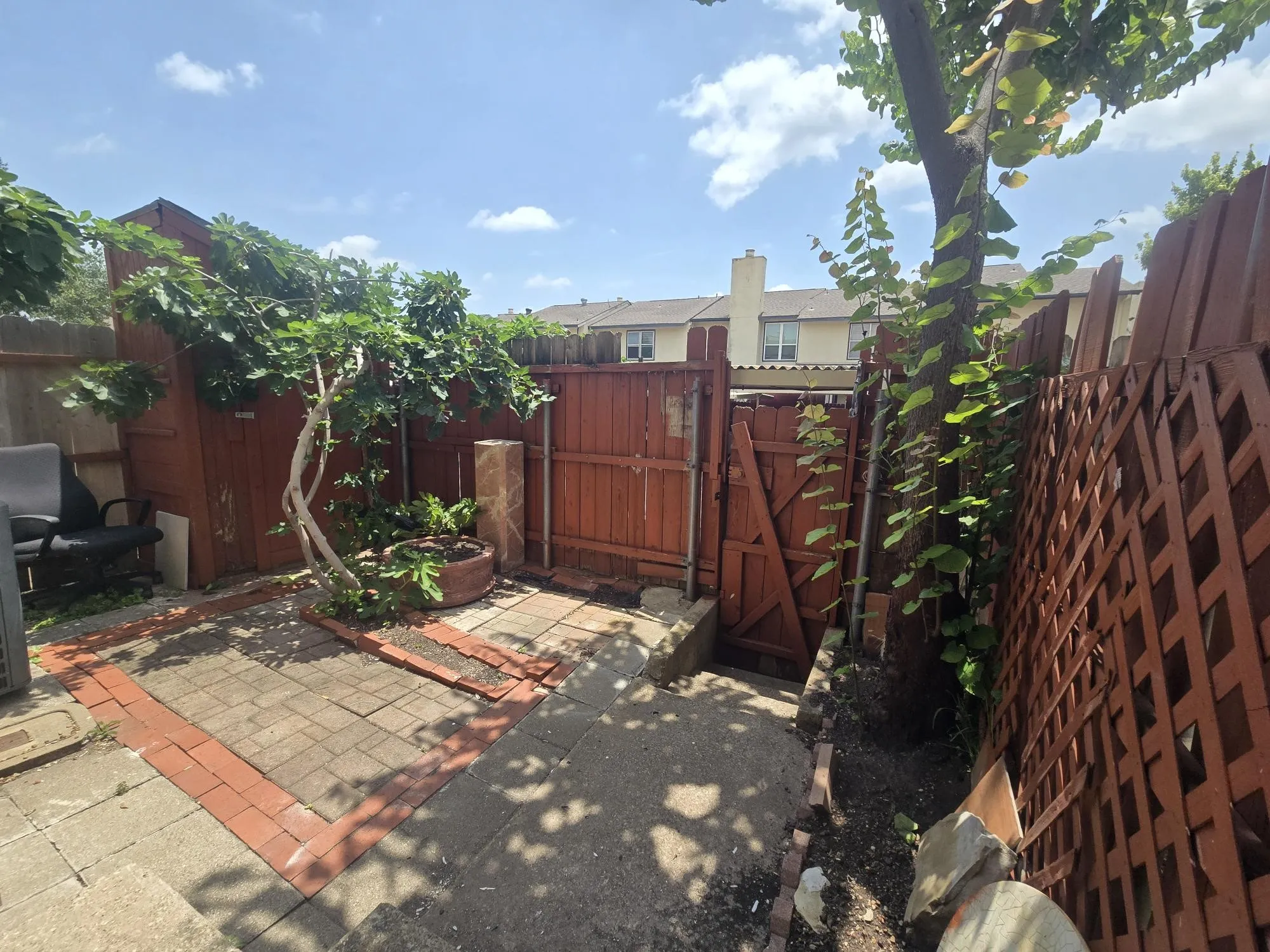 Condominium For Sale in Dallas County , 7175 Fair Oaks Avenue 53, Dallas, Texas 75231, 2 Bedroom, 3 Bathroom, Garage spaces, 1,347 Sqft, built in 1974, mls#21314852, Real Estate Agent in Dallas, Homes For Sale in Dallas county, Homes For Sale in Dallas, Realtor in Dallas Texas, Real Estate Brokerage Independent Realty Texas, Luminita Cordes Realtor