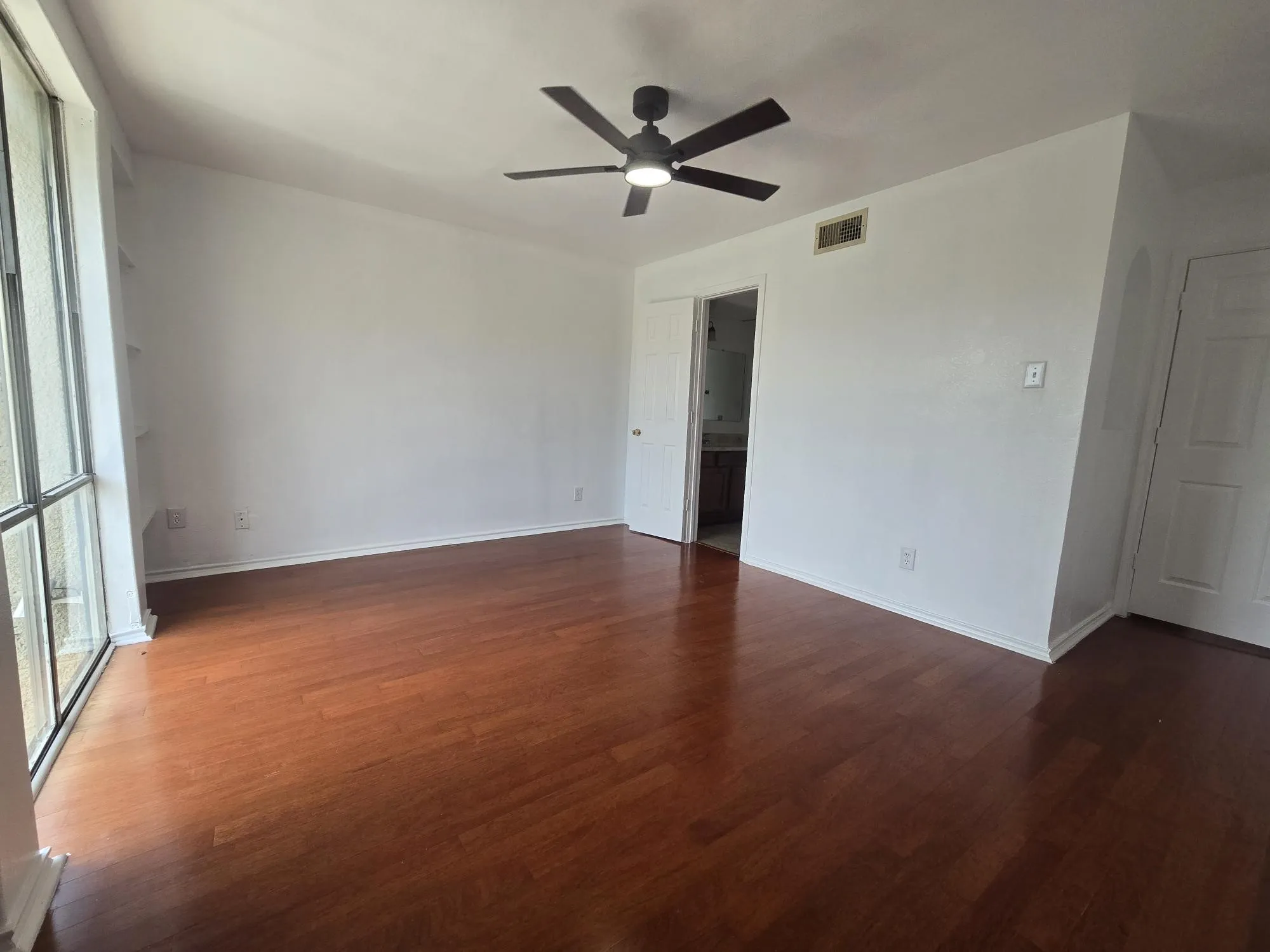 Condominium For Sale in Dallas County , 7175 Fair Oaks Avenue 53, Dallas, Texas 75231, 2 Bedroom, 3 Bathroom, Garage spaces, 1,347 Sqft, built in 1974, mls#21314852, Real Estate Agent in Dallas, Homes For Sale in Dallas county, Homes For Sale in Dallas, Realtor in Dallas Texas, Real Estate Brokerage Independent Realty Texas, Luminita Cordes Realtor
