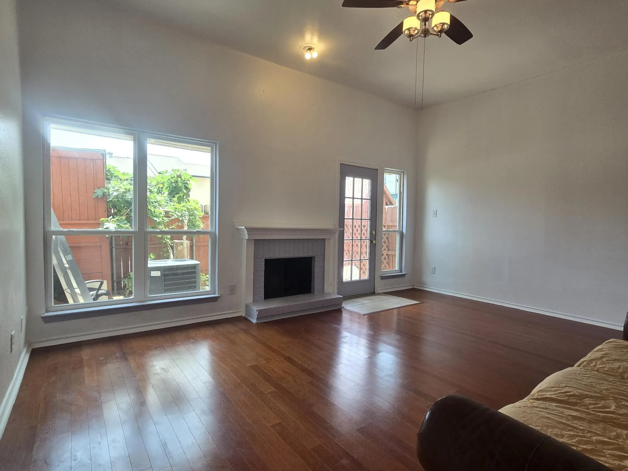 Condominium For Sale in Dallas County , 7175 Fair Oaks Avenue 53, Dallas, Texas 75231, 2 Bedroom, 3 Bathroom, Garage spaces, 1,347 Sqft, built in 1974, mls#21314852, Real Estate Agent in Dallas, Homes For Sale in Dallas county, Homes For Sale in Dallas, Realtor in Dallas Texas, Real Estate Brokerage Independent Realty Texas, Luminita Cordes Realtor