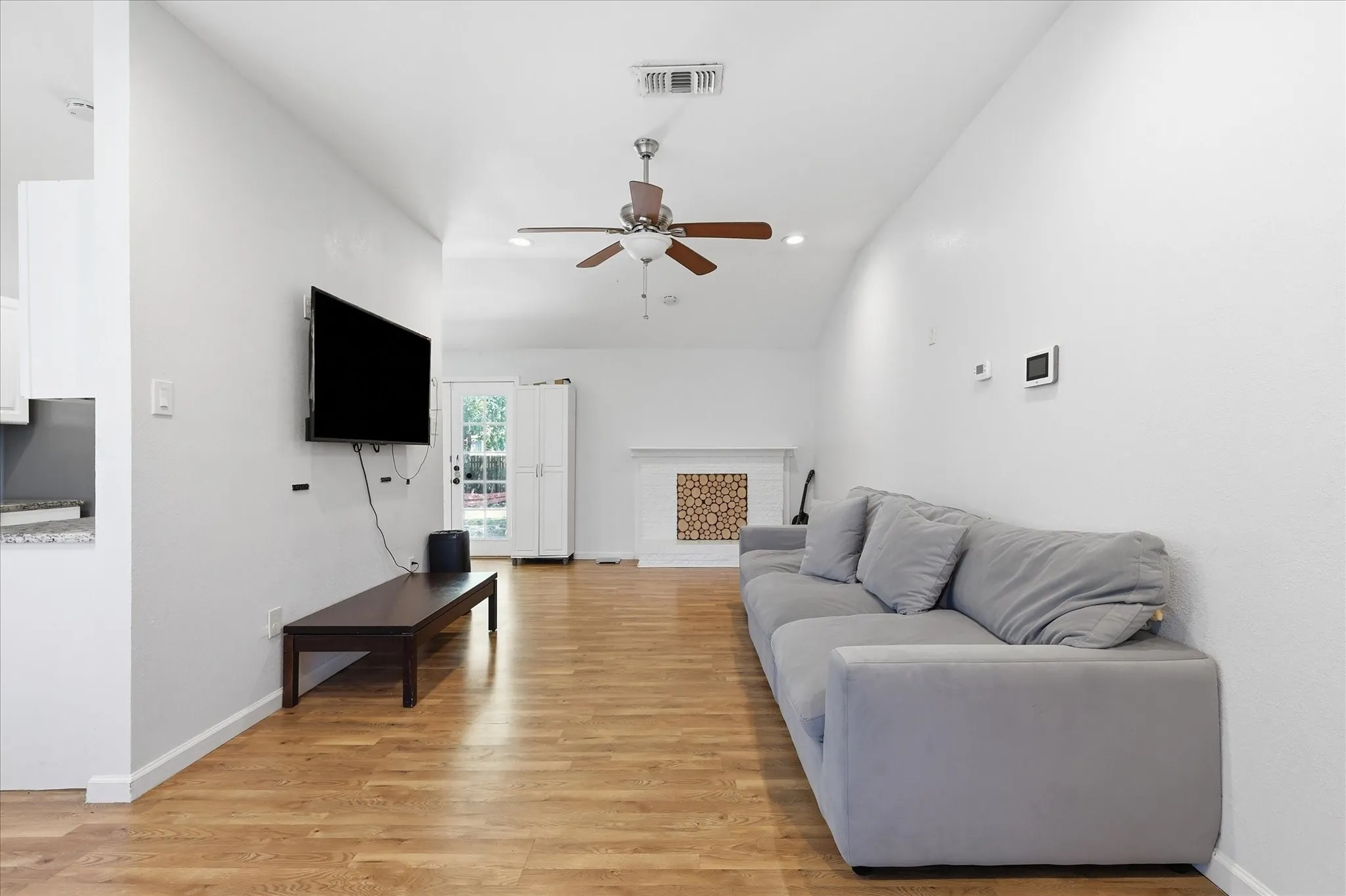 Single Family Residence For Sale in Dallas County , 2715 Cary Drive, Mesquite, Texas 75150, 4 Bedroom, 3 Bathroom, Garage spaces, 1,442 Sqft, built in 1959, mls#21320366, Real Estate Agent in Mesquite, Homes For Sale in Dallas county, Homes For Sale in Mesquite, Realtor in Mesquite Texas, Real Estate Brokerage Independent Realty Texas, Luminita Cordes Realtor