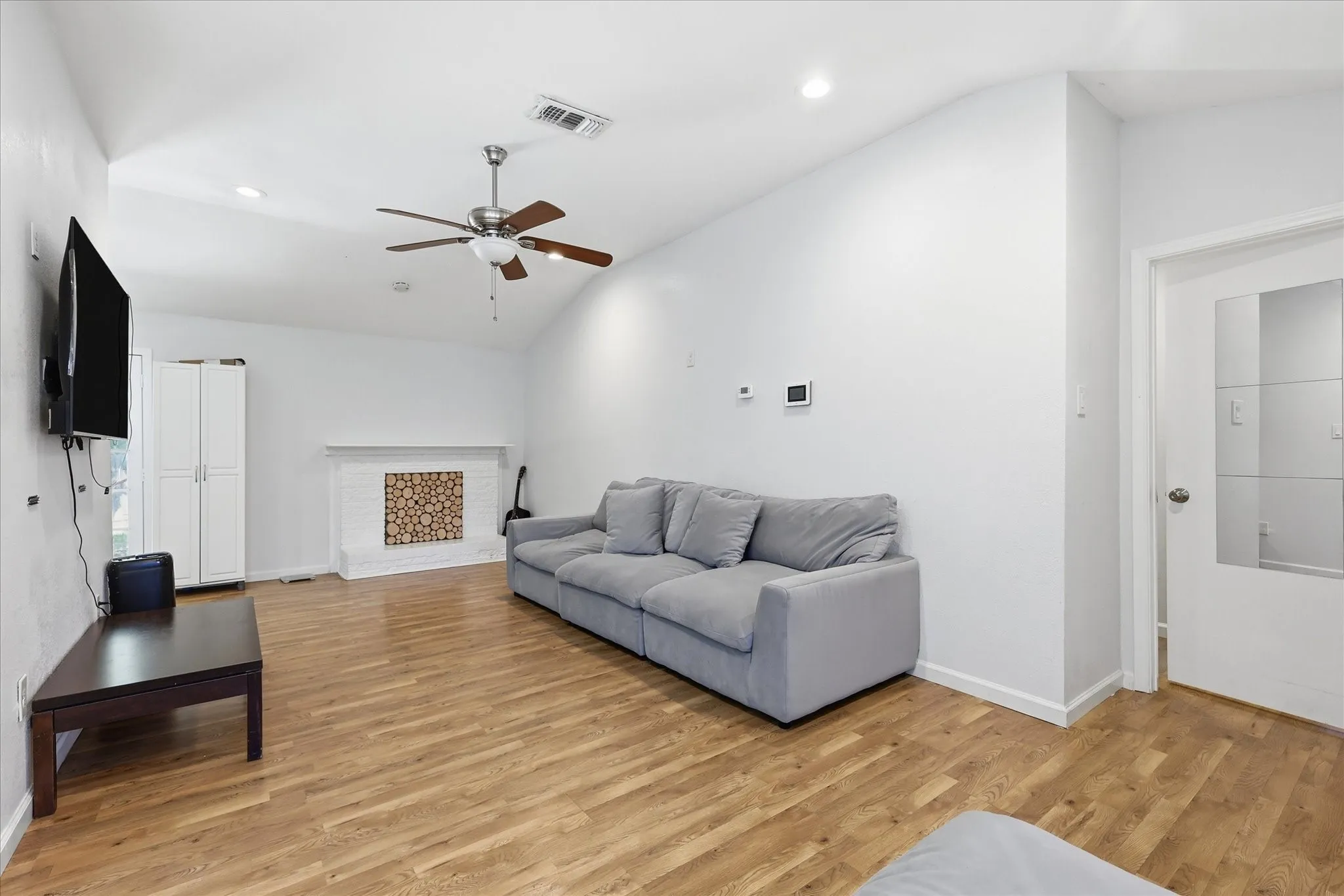 Single Family Residence For Sale in Dallas County , 2715 Cary Drive, Mesquite, Texas 75150, 4 Bedroom, 3 Bathroom, Garage spaces, 1,442 Sqft, built in 1959, mls#21320366, Real Estate Agent in Mesquite, Homes For Sale in Dallas county, Homes For Sale in Mesquite, Realtor in Mesquite Texas, Real Estate Brokerage Independent Realty Texas, Luminita Cordes Realtor