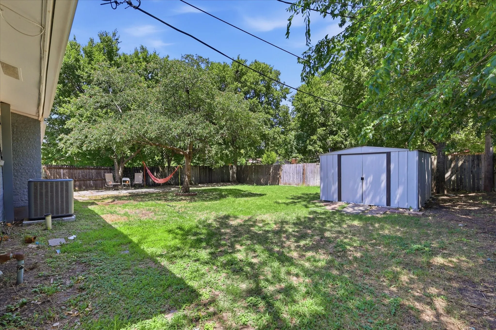 Single Family Residence For Sale in Dallas County , 2715 Cary Drive, Mesquite, Texas 75150, 4 Bedroom, 3 Bathroom, Garage spaces, 1,442 Sqft, built in 1959, mls#21320366, Real Estate Agent in Mesquite, Homes For Sale in Dallas county, Homes For Sale in Mesquite, Realtor in Mesquite Texas, Real Estate Brokerage Independent Realty Texas, Luminita Cordes Realtor