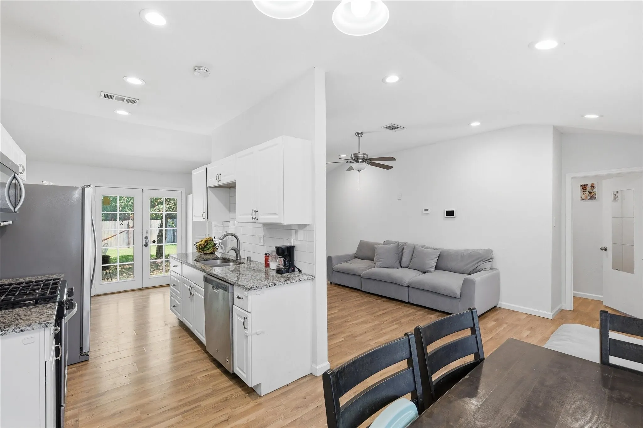 Single Family Residence For Sale in Dallas County , 2715 Cary Drive, Mesquite, Texas 75150, 4 Bedroom, 3 Bathroom, Garage spaces, 1,442 Sqft, built in 1959, mls#21320366, Real Estate Agent in Mesquite, Homes For Sale in Dallas county, Homes For Sale in Mesquite, Realtor in Mesquite Texas, Real Estate Brokerage Independent Realty Texas, Luminita Cordes Realtor