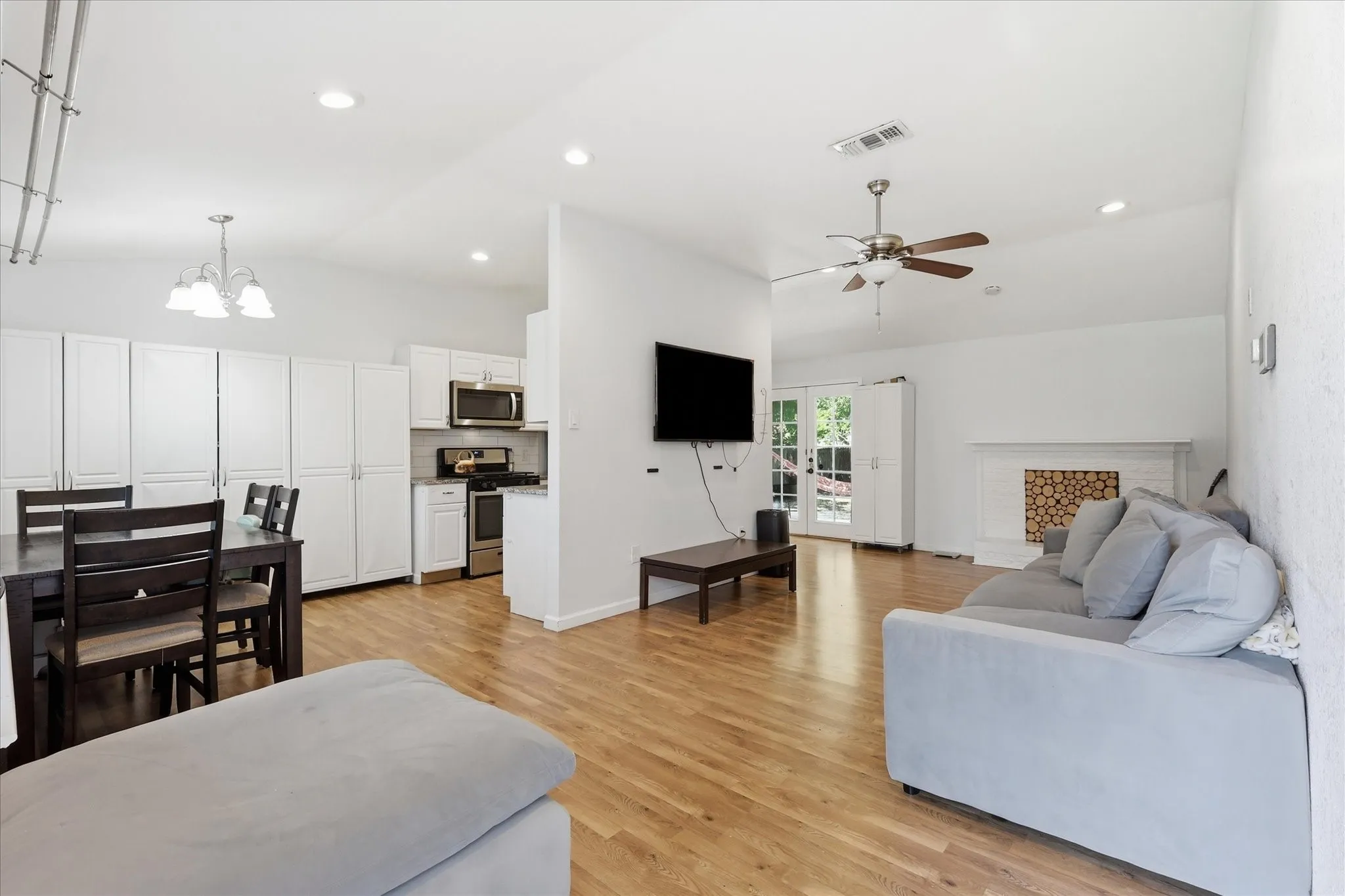 Single Family Residence For Sale in Dallas County , 2715 Cary Drive, Mesquite, Texas 75150, 4 Bedroom, 3 Bathroom, Garage spaces, 1,442 Sqft, built in 1959, mls#21320366, Real Estate Agent in Mesquite, Homes For Sale in Dallas county, Homes For Sale in Mesquite, Realtor in Mesquite Texas, Real Estate Brokerage Independent Realty Texas, Luminita Cordes Realtor