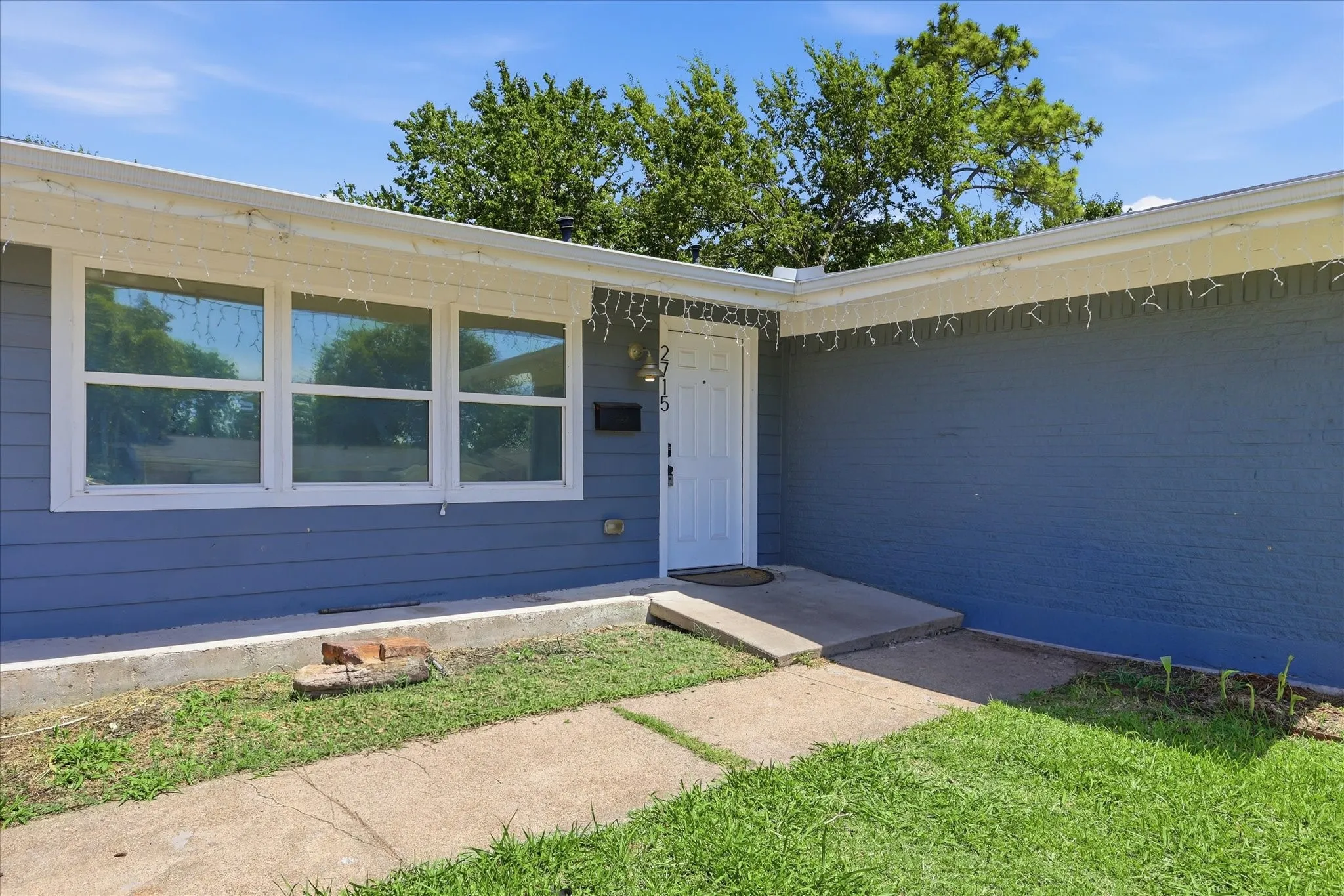 Single Family Residence For Sale in Dallas County , 2715 Cary Drive, Mesquite, Texas 75150, 4 Bedroom, 3 Bathroom, Garage spaces, 1,442 Sqft, built in 1959, mls#21320366, Real Estate Agent in Mesquite, Homes For Sale in Dallas county, Homes For Sale in Mesquite, Realtor in Mesquite Texas, Real Estate Brokerage Independent Realty Texas, Luminita Cordes Realtor