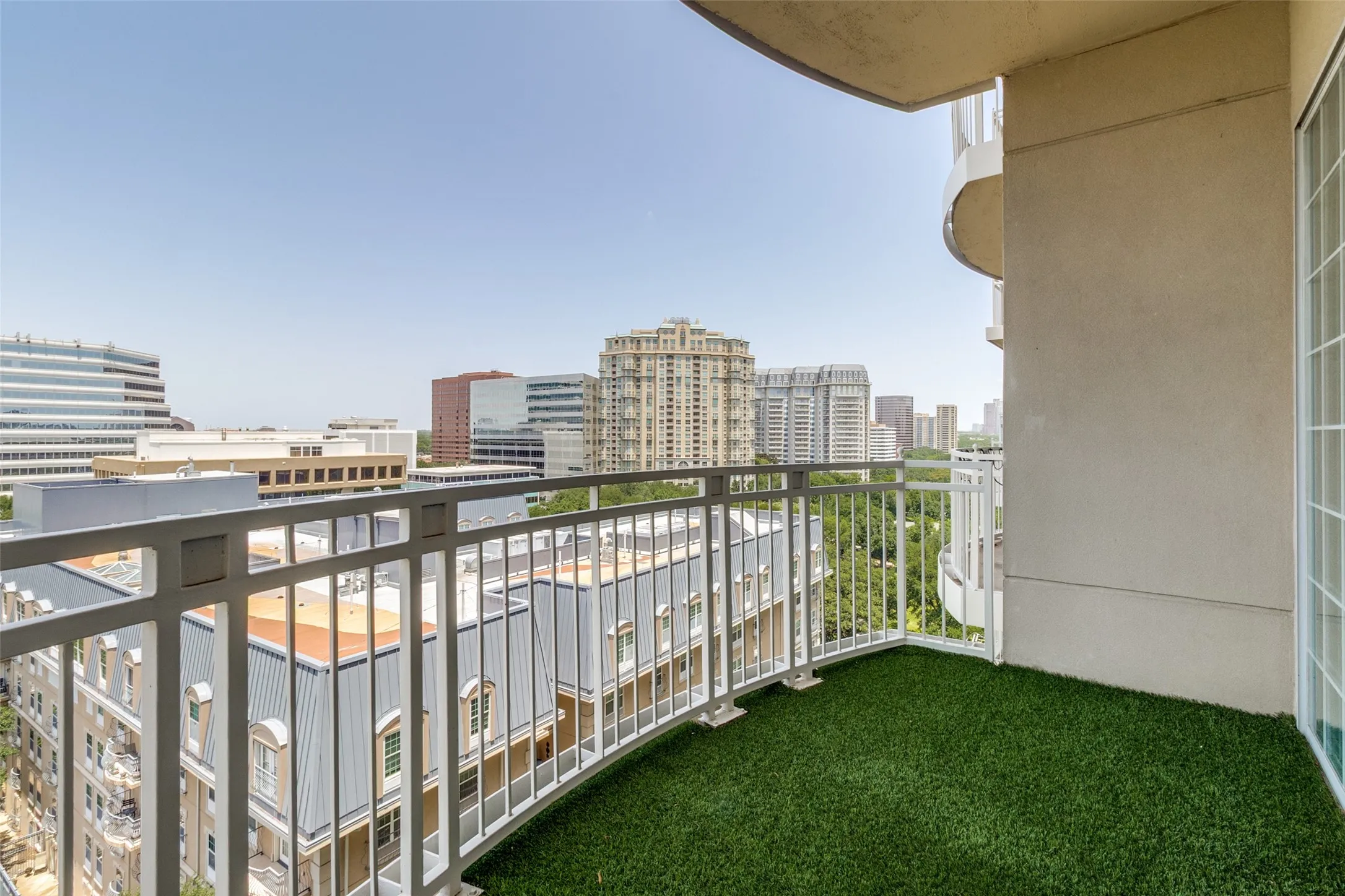 Condominium For Sale in Dallas County , 3225 Turtle Creek Boulevard 1134, Dallas, Texas 75219, 1 Bedroom, 1 Bathroom, 2 Garage spaces, 816 Sqft, built in 1998, mls#21318778, Real Estate Agent in Dallas, Homes For Sale in Dallas county, Homes For Sale in Dallas, Realtor in Dallas Texas, Real Estate Brokerage Independent Realty Texas, Luminita Cordes Realtor