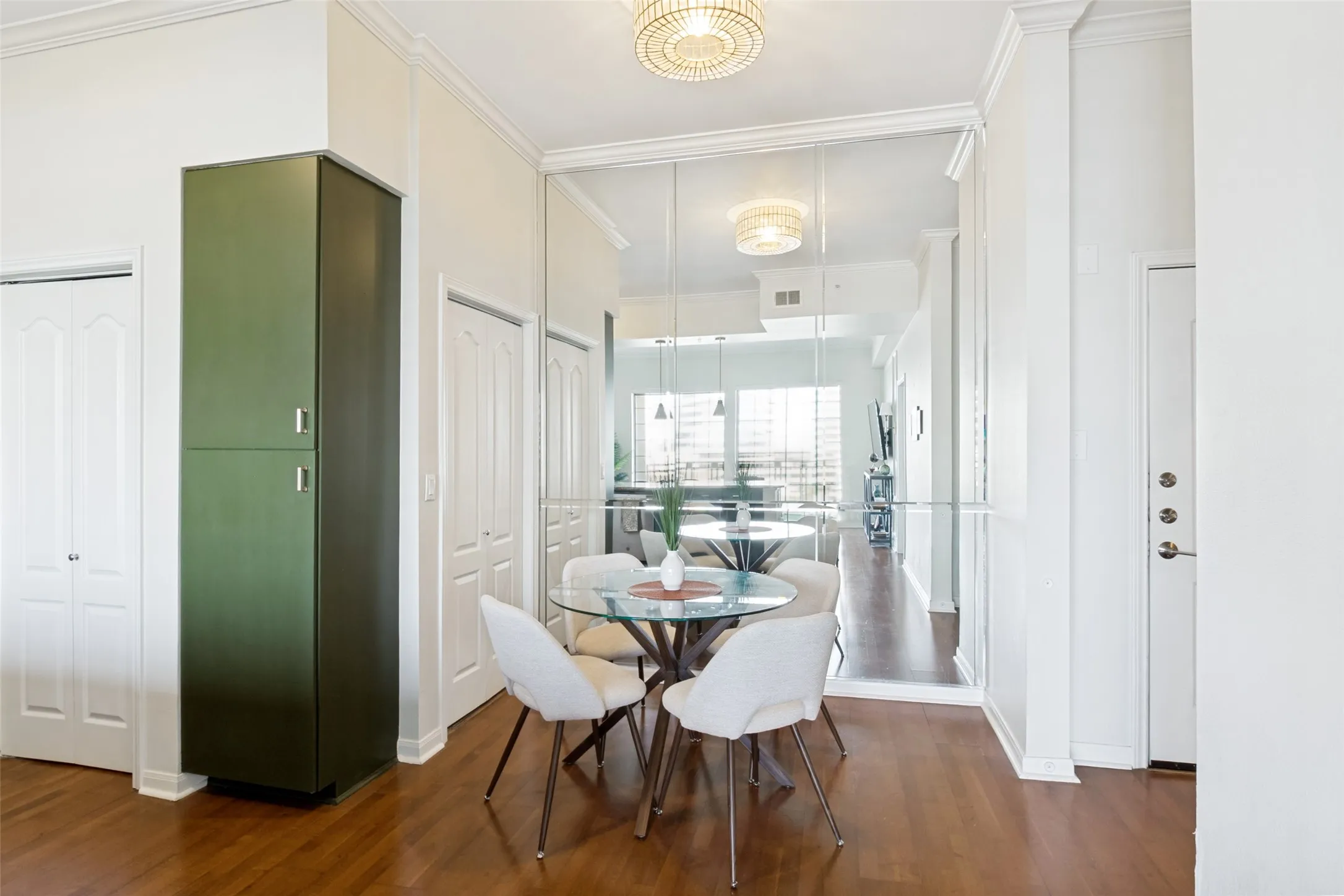 Condominium For Sale in Dallas County , 3225 Turtle Creek Boulevard 1134, Dallas, Texas 75219, 1 Bedroom, 1 Bathroom, 2 Garage spaces, 816 Sqft, built in 1998, mls#21318778, Real Estate Agent in Dallas, Homes For Sale in Dallas county, Homes For Sale in Dallas, Realtor in Dallas Texas, Real Estate Brokerage Independent Realty Texas, Luminita Cordes Realtor