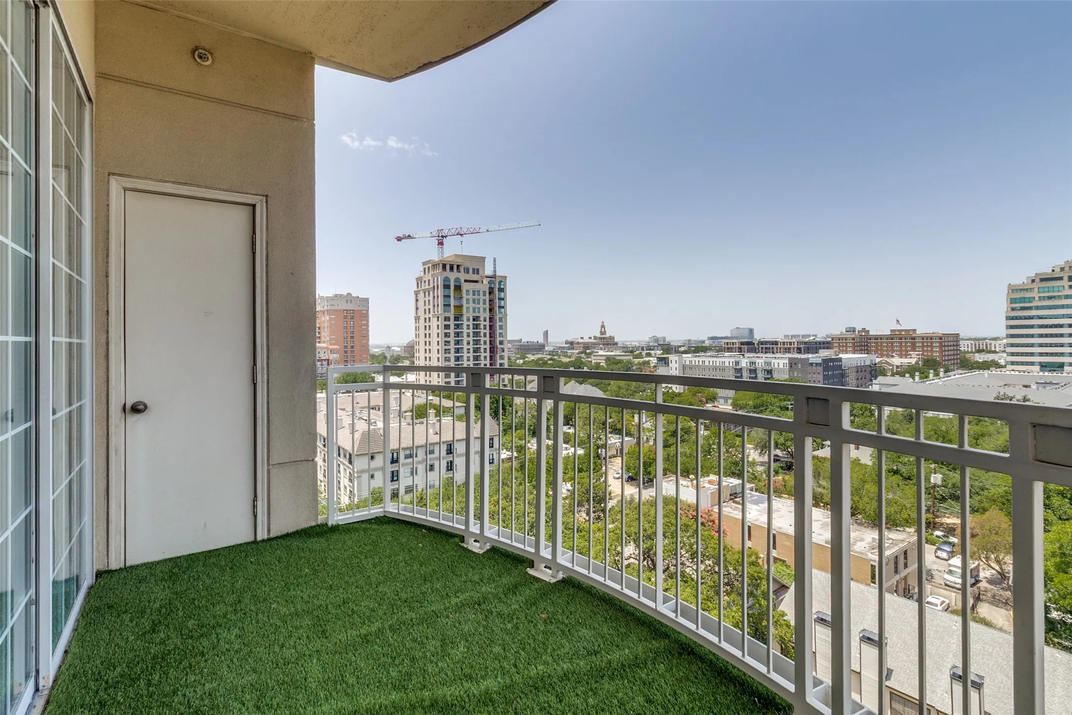 Condominium For Sale in Dallas County , 3225 Turtle Creek Boulevard 1134, Dallas, Texas 75219, 1 Bedroom, 1 Bathroom, 2 Garage spaces, 816 Sqft, built in 1998, mls#21318778, Real Estate Agent in Dallas, Homes For Sale in Dallas county, Homes For Sale in Dallas, Realtor in Dallas Texas, Real Estate Brokerage Independent Realty Texas, Luminita Cordes Realtor