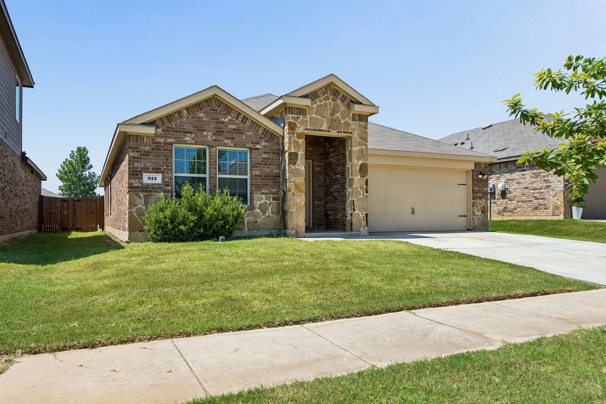 Single Family Residence For Sale in Denton County , 313 Samuel Street, Denton, Texas 76207, 4 Bedroom, 2 Bathroom, 2 Garage spaces, 1,919 Sqft, built in 2019, mls#21315759, Real Estate Agent in Denton, Homes For Sale in Denton county, Homes For Sale in Denton, Realtor in Denton Texas, Real Estate Brokerage Independent Realty Texas, Luminita Cordes Realtor