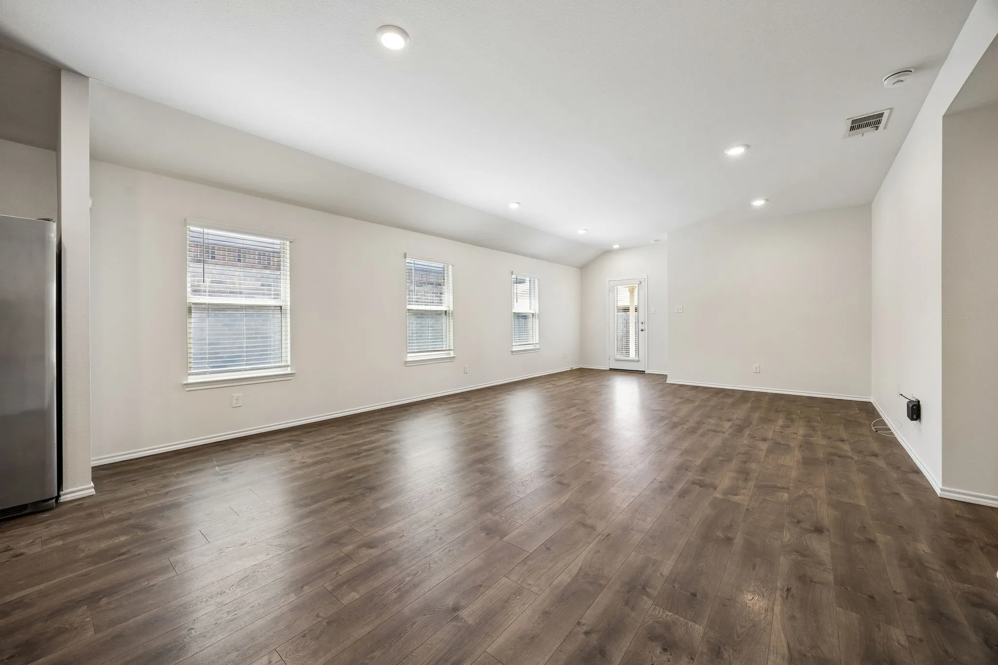 Single Family Residence For Sale in Denton County , 313 Samuel Street, Denton, Texas 76207, 4 Bedroom, 2 Bathroom, 2 Garage spaces, 1,919 Sqft, built in 2019, mls#21315759, Real Estate Agent in Denton, Homes For Sale in Denton county, Homes For Sale in Denton, Realtor in Denton Texas, Real Estate Brokerage Independent Realty Texas, Luminita Cordes Realtor