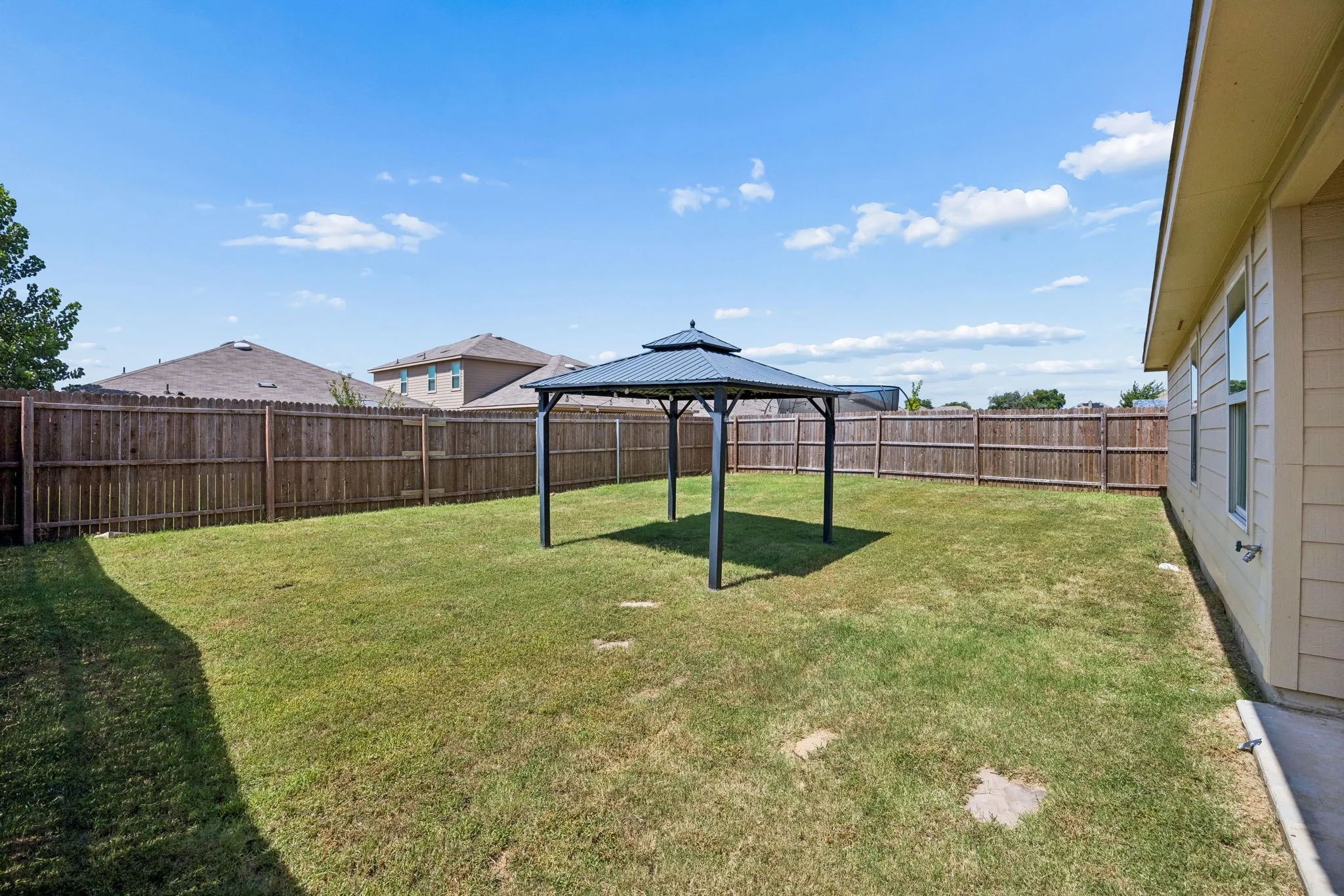 Single Family Residence For Sale in Denton County , 313 Samuel Street, Denton, Texas 76207, 4 Bedroom, 2 Bathroom, 2 Garage spaces, 1,919 Sqft, built in 2019, mls#21315759, Real Estate Agent in Denton, Homes For Sale in Denton county, Homes For Sale in Denton, Realtor in Denton Texas, Real Estate Brokerage Independent Realty Texas, Luminita Cordes Realtor