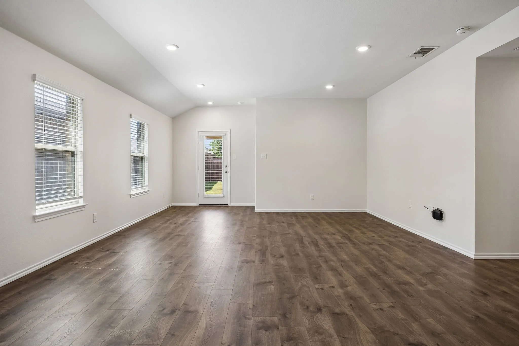 Single Family Residence For Sale in Denton County , 313 Samuel Street, Denton, Texas 76207, 4 Bedroom, 2 Bathroom, 2 Garage spaces, 1,919 Sqft, built in 2019, mls#21315759, Real Estate Agent in Denton, Homes For Sale in Denton county, Homes For Sale in Denton, Realtor in Denton Texas, Real Estate Brokerage Independent Realty Texas, Luminita Cordes Realtor