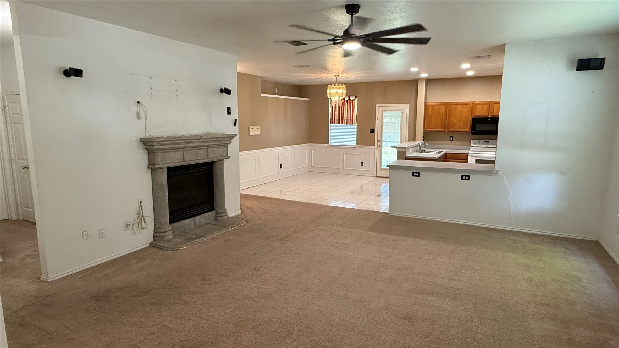 Single Family Residence For Sale in Dallas County , 10502 Augusta Lane, Rowlett, Texas 75089, 3 Bedroom, 2 Bathroom, 2 Garage spaces, 1,605 Sqft, built in 2000, mls#21320311, Real Estate Agent in Rowlett, Homes For Sale in Dallas county, Homes For Sale in Rowlett, Realtor in Rowlett Texas, Real Estate Brokerage Independent Realty Texas, Luminita Cordes Realtor