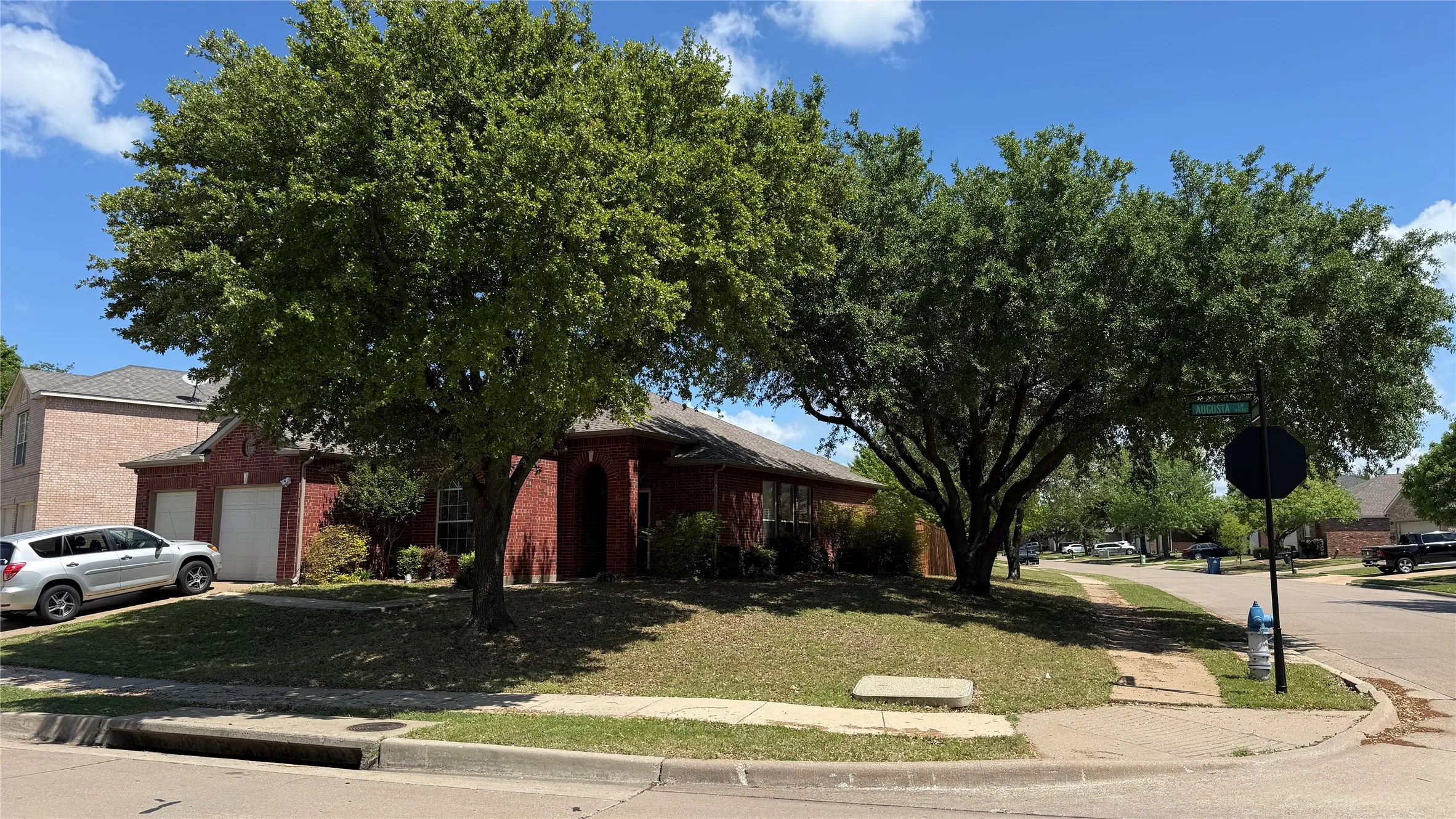 Single Family Residence For Sale in Dallas County , 10502 Augusta Lane, Rowlett, Texas 75089, 3 Bedroom, 2 Bathroom, 2 Garage spaces, 1,605 Sqft, built in 2000, mls#21320311, Real Estate Agent in Rowlett, Homes For Sale in Dallas county, Homes For Sale in Rowlett, Realtor in Rowlett Texas, Real Estate Brokerage Independent Realty Texas, Luminita Cordes Realtor