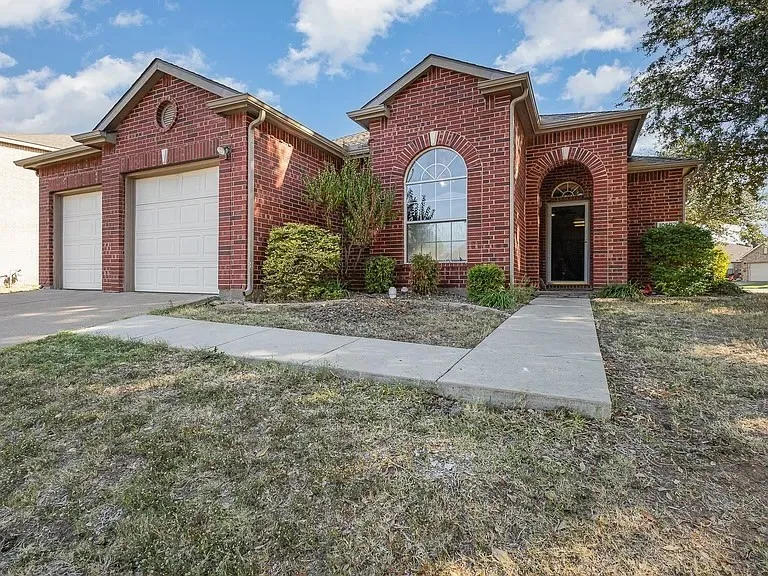 Single Family Residence For Sale in Dallas County , 10502 Augusta Lane, Rowlett, Texas 75089, 3 Bedroom, 2 Bathroom, 2 Garage spaces, 1,605 Sqft, built in 2000, mls#21320311, Real Estate Agent in Rowlett, Homes For Sale in Dallas county, Homes For Sale in Rowlett, Realtor in Rowlett Texas, Real Estate Brokerage Independent Realty Texas, Luminita Cordes Realtor