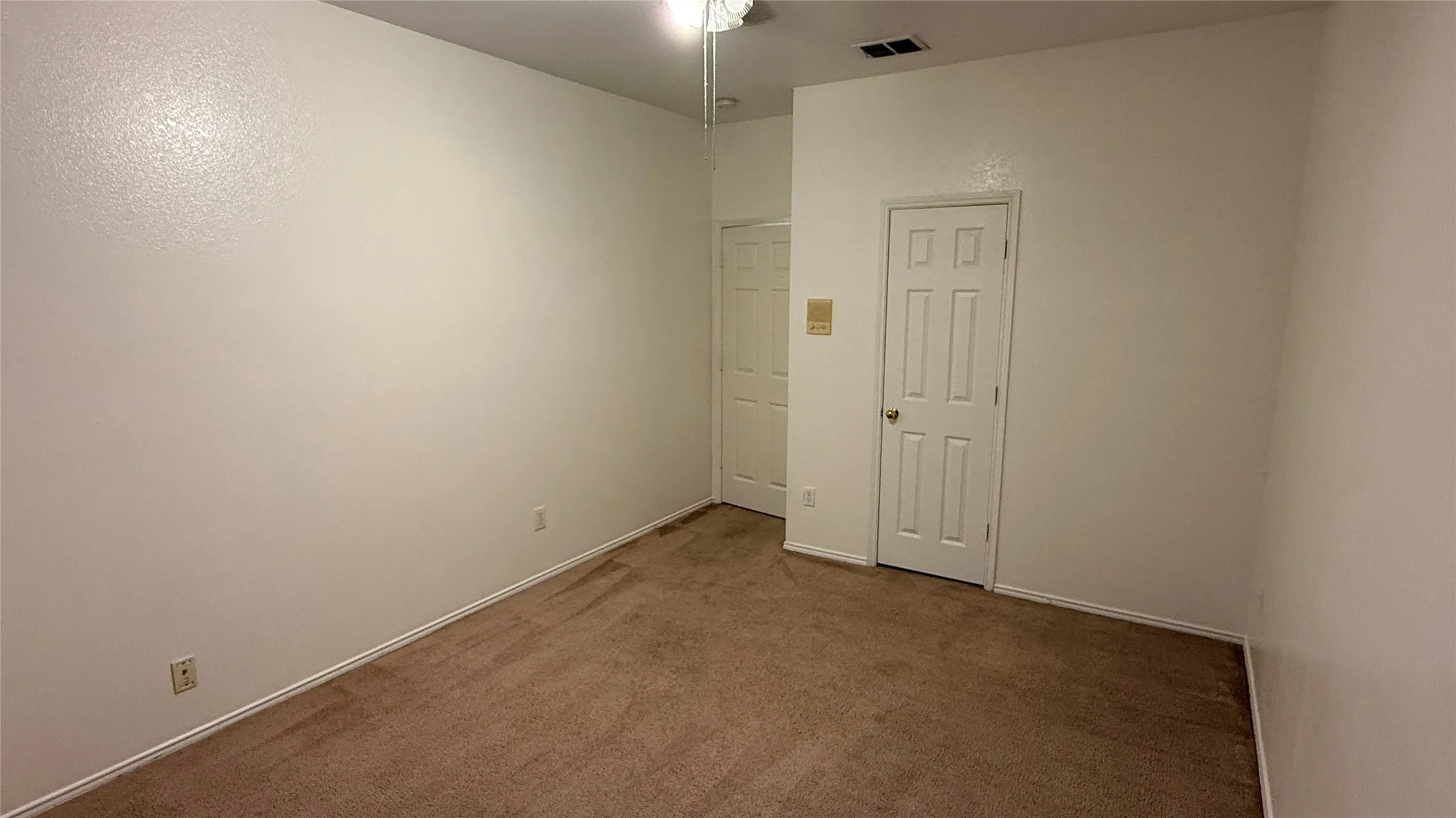 Single Family Residence For Sale in Dallas County , 10502 Augusta Lane, Rowlett, Texas 75089, 3 Bedroom, 2 Bathroom, 2 Garage spaces, 1,605 Sqft, built in 2000, mls#21320311, Real Estate Agent in Rowlett, Homes For Sale in Dallas county, Homes For Sale in Rowlett, Realtor in Rowlett Texas, Real Estate Brokerage Independent Realty Texas, Luminita Cordes Realtor