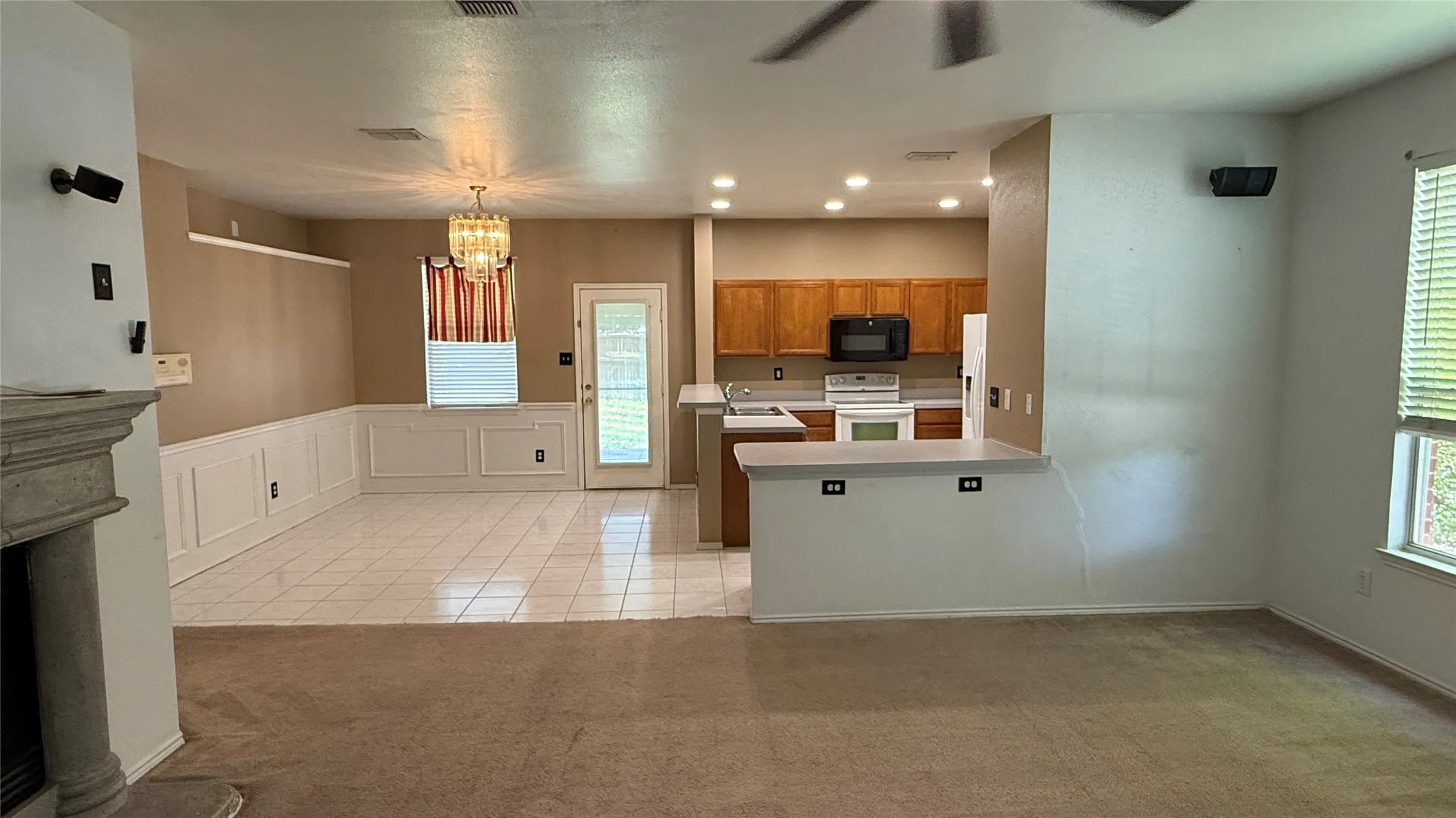 Single Family Residence For Sale in Dallas County , 10502 Augusta Lane, Rowlett, Texas 75089, 3 Bedroom, 2 Bathroom, 2 Garage spaces, 1,605 Sqft, built in 2000, mls#21320311, Real Estate Agent in Rowlett, Homes For Sale in Dallas county, Homes For Sale in Rowlett, Realtor in Rowlett Texas, Real Estate Brokerage Independent Realty Texas, Luminita Cordes Realtor