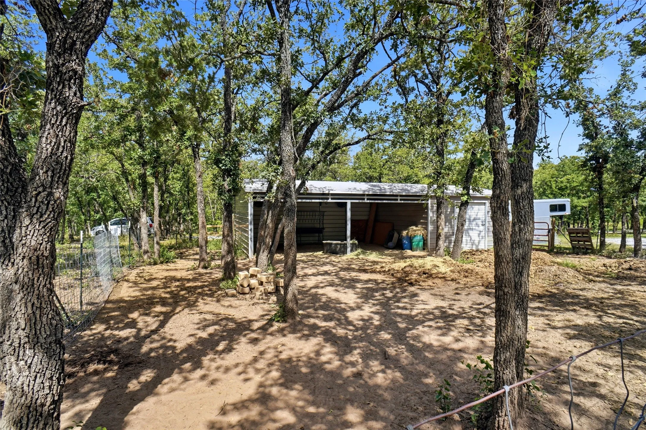 Single Family Residence For Sale in Wise County , 211 Spring Valley Road, Paradise, Texas 76073, 2 Bedroom, 2 Bathroom, Garage spaces, 1,642 Sqft, built in 2010, mls#21317603, Real Estate Agent in Paradise, Homes For Sale in Wise county, Homes For Sale in Paradise, Realtor in Paradise Texas, Real Estate Brokerage Independent Realty Texas, Luminita Cordes Realtor